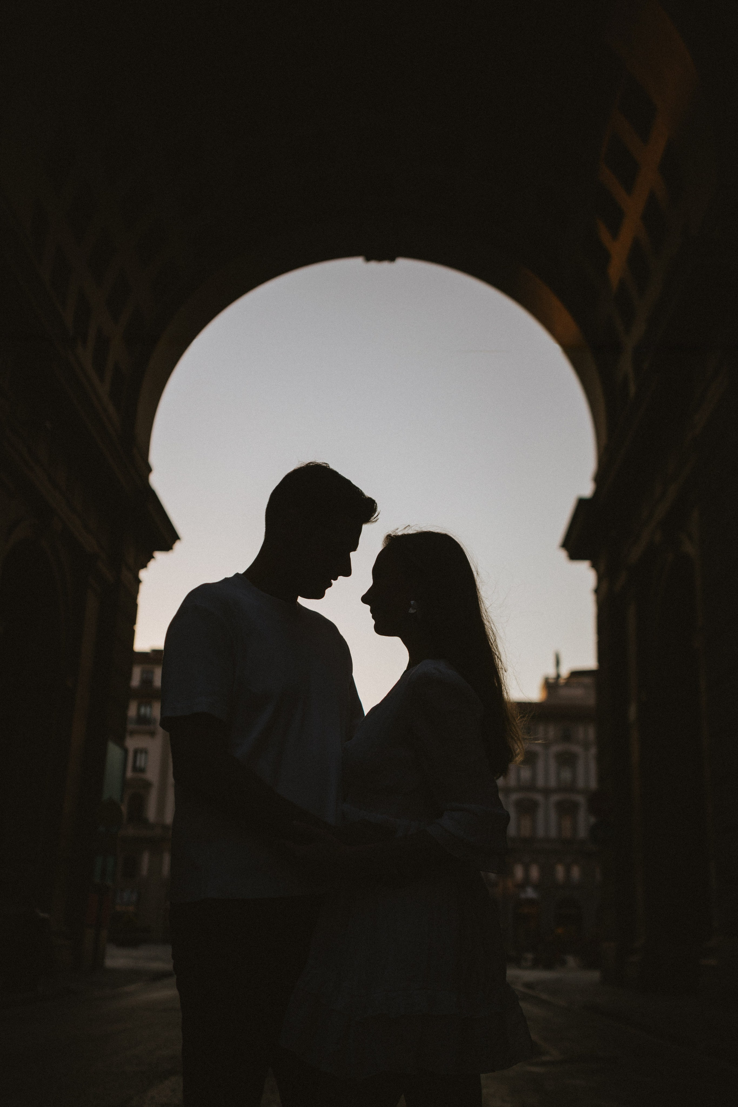 Couple Photoshoot Florence | Romantic Session at Ponte Vecchio & Uffizi. Wedding Photographer in Florence, Pisa & Tuscany | Candid & Elegant Photography in Italy