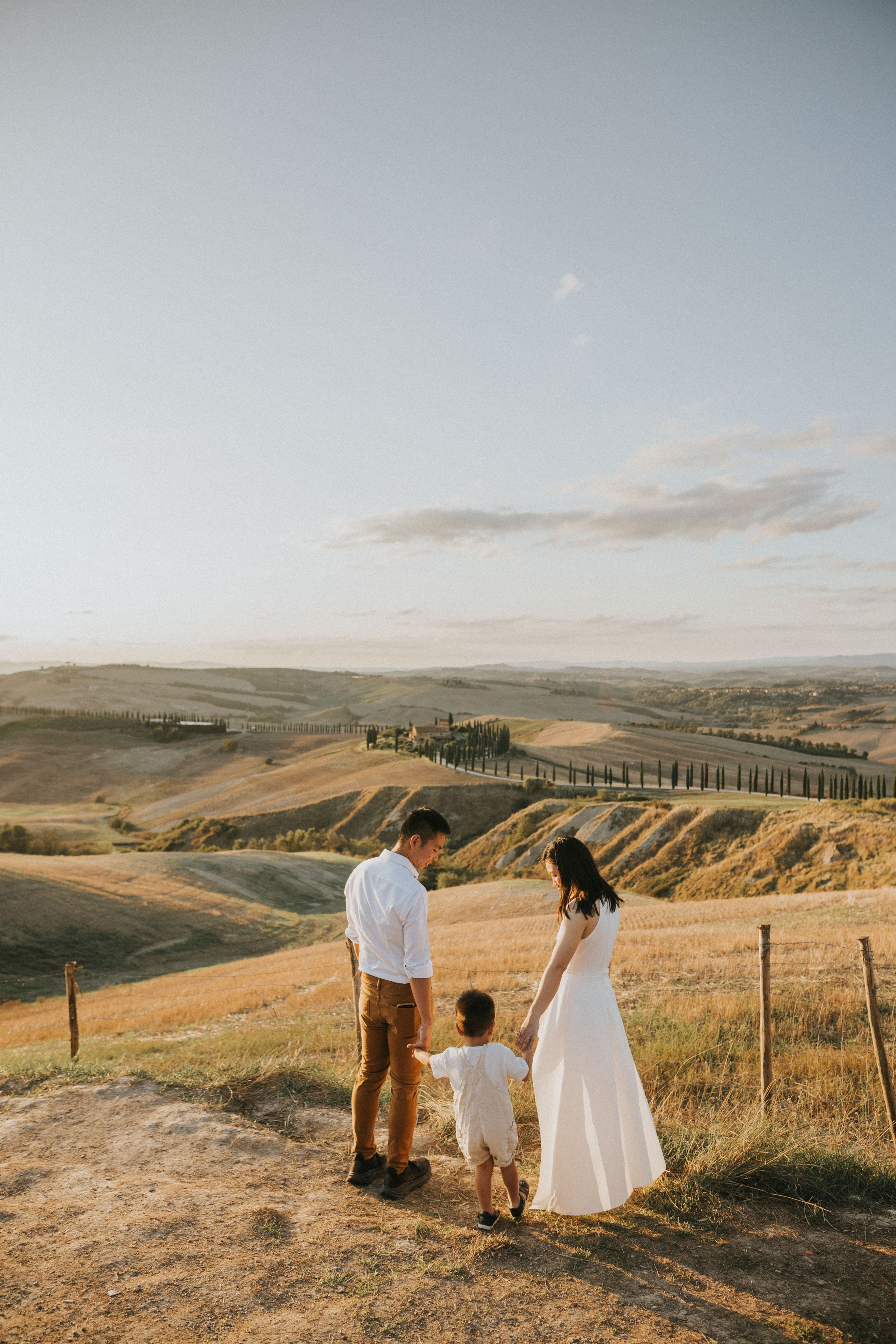 Family Photoshoot in Tuscany | Val d’Orcia & Pienza Photographer. Wedding Photographer in Florence, Pisa & Tuscany | Candid & Elegant Photography in Italy