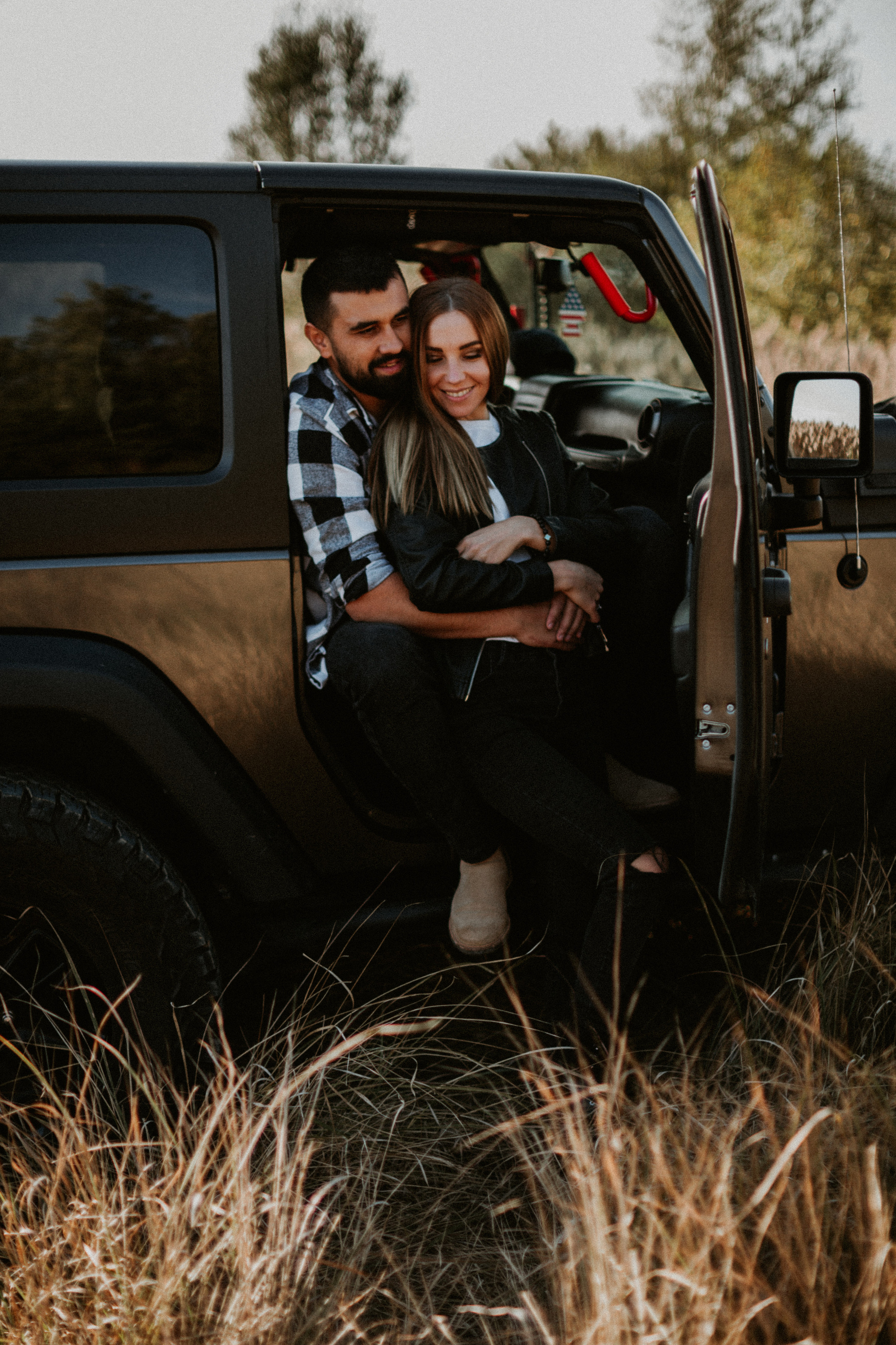 Nikolay & Olga — Stylish Couple Photoshoot | Sunset & Jeep Wrangler Meta Description: Discover Nikolay & Olga’s romantic couple photoshoot:. Wedding Photographer in Florence, Pisa & Tuscany | Candid & Elegant Photography in Italy