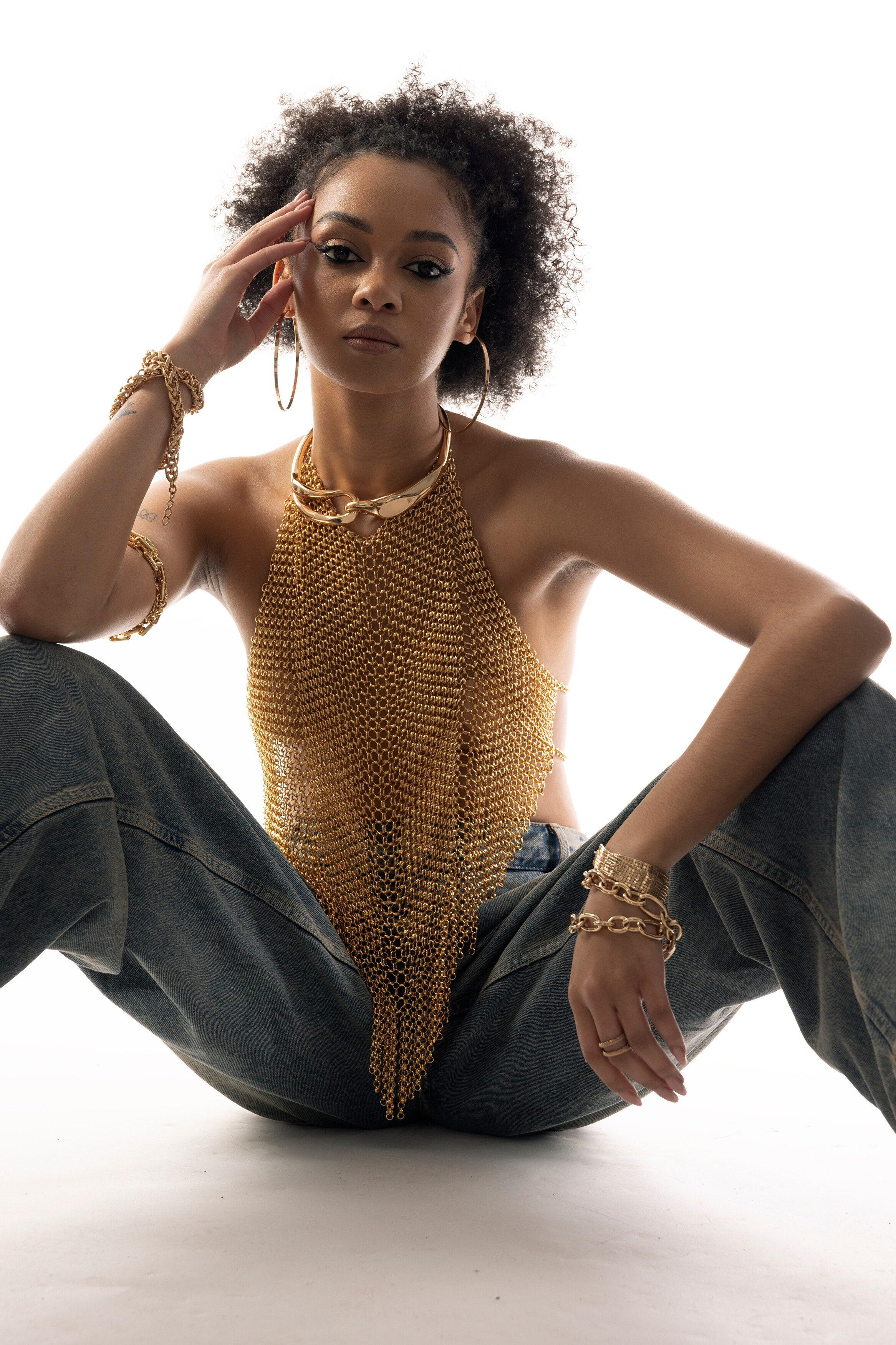 alt="nowoczesna sesja zdjęciowa z profesjonalną stylizacją we Wrocławiu"