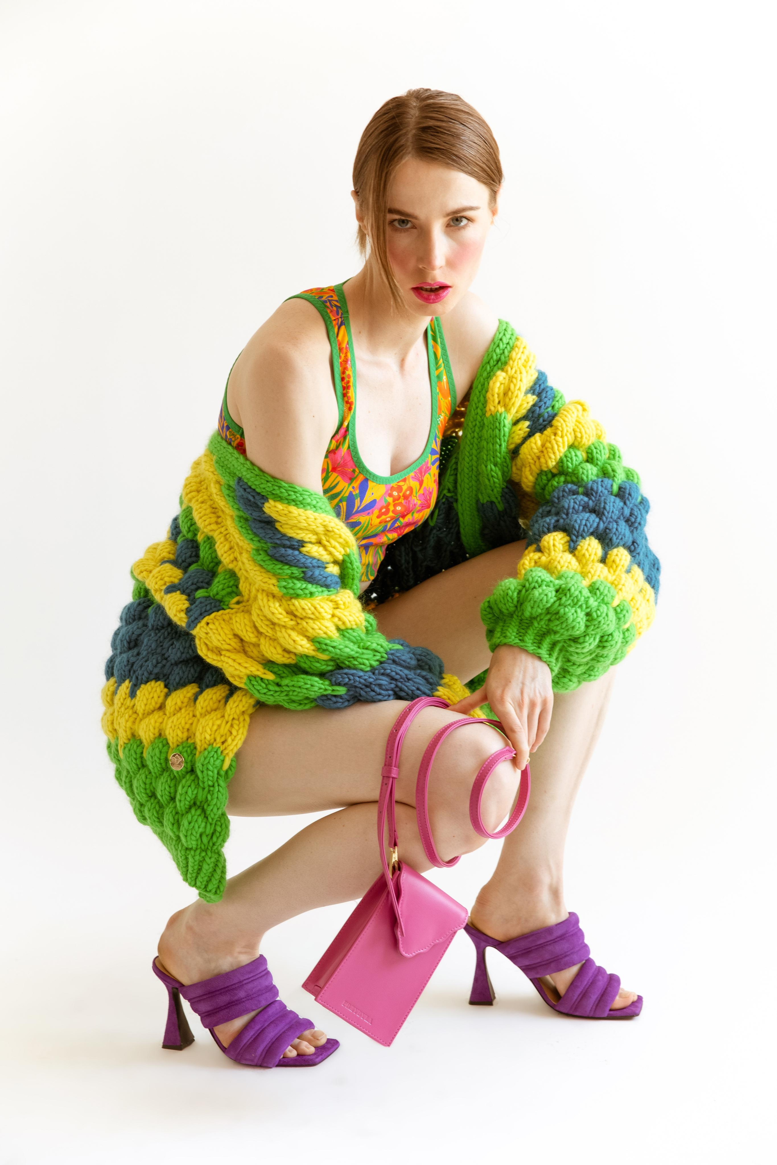 alt="nowoczesna stylizacja do kampanii polskiej marki – modelka w Warszawie"