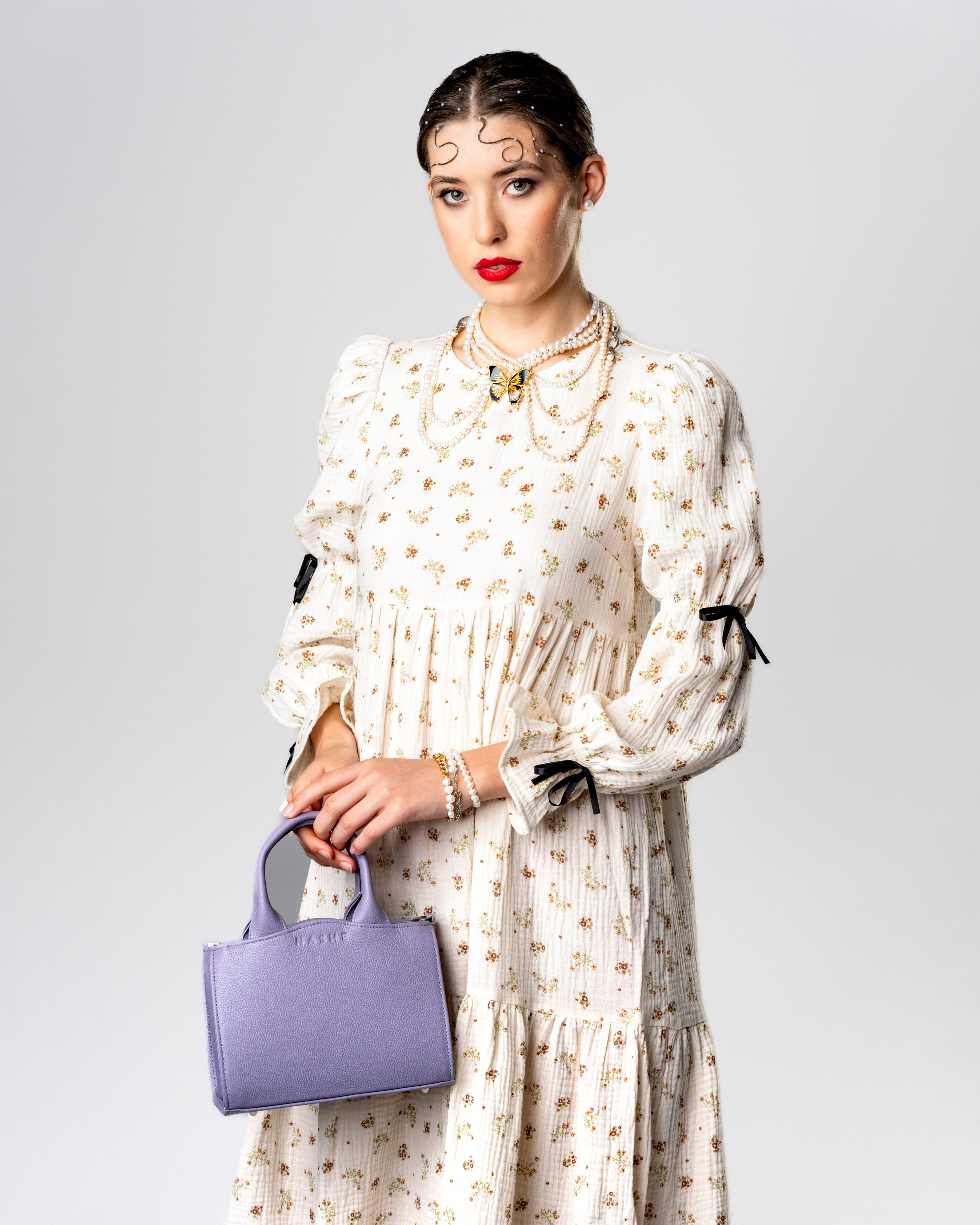 alt="stylizacja fashion z wykorzystaniem ubrań polskich projektantów sesja zdjęciowa w Warszawie"