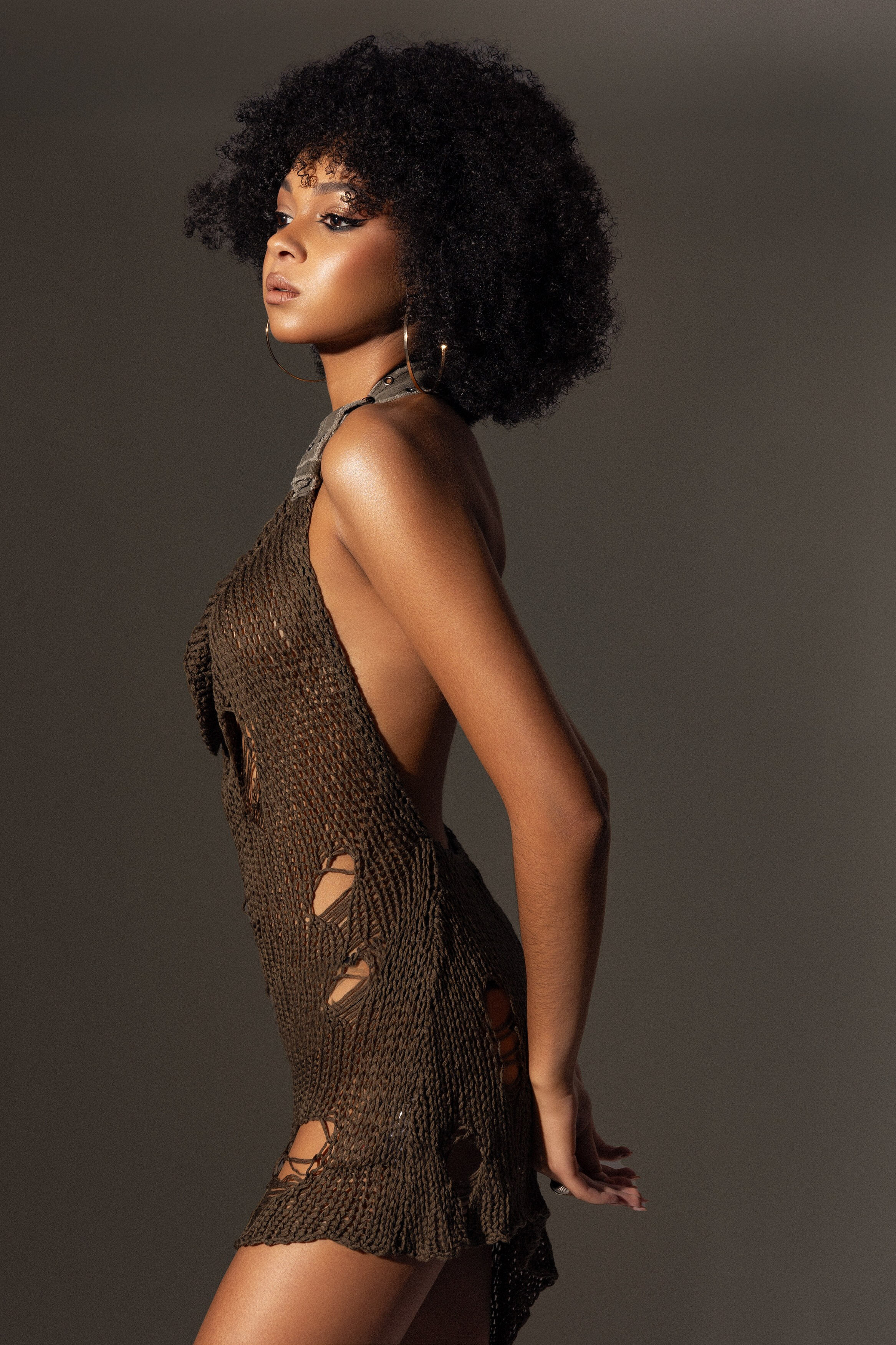 alt="modowa sesja zdjęciowa z profesjonalną modelką w Poznaniu"