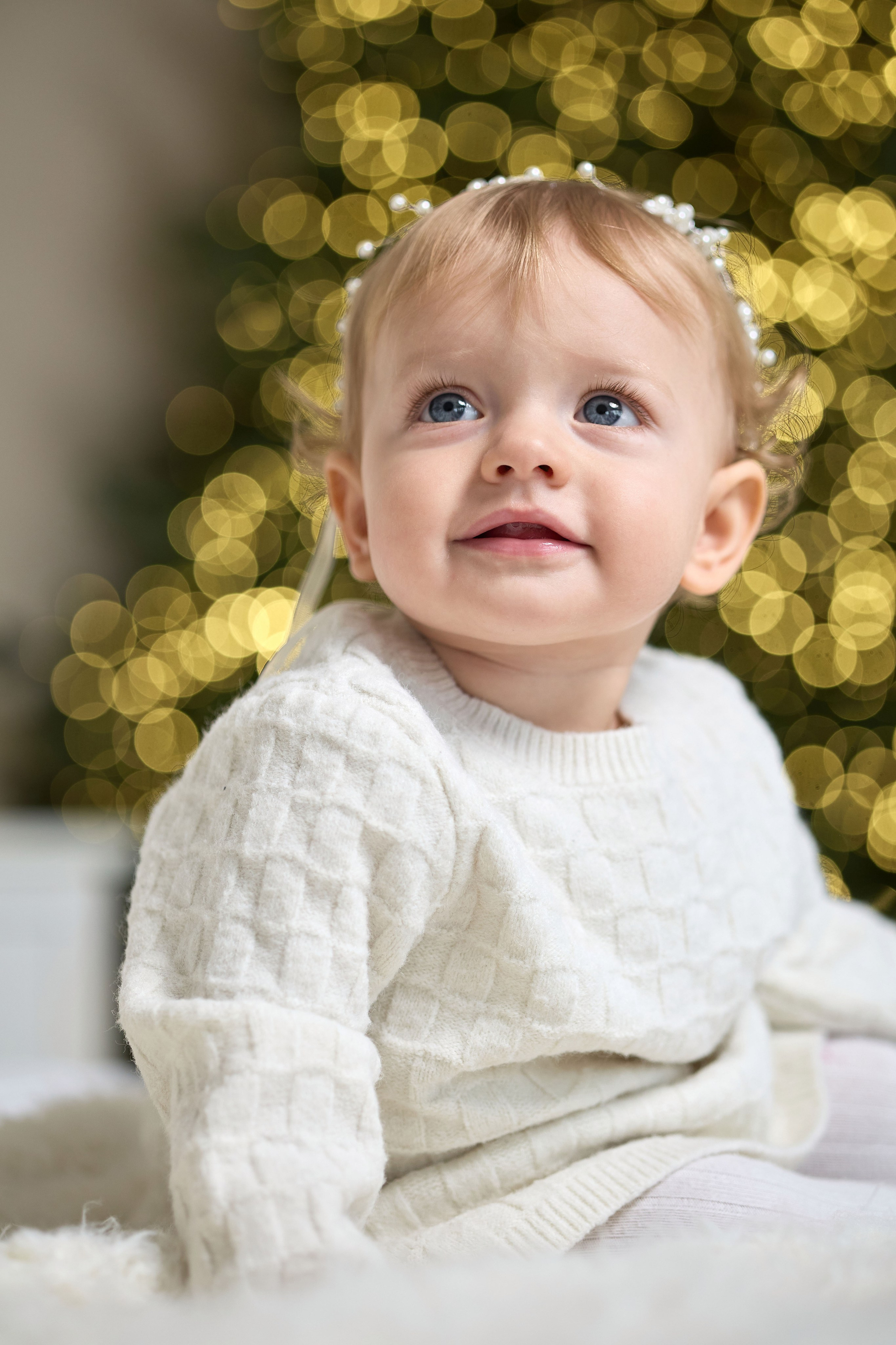 Дитячий портрет крупним планом на тлі гірлянди боке, Дніпро, робота фотографа