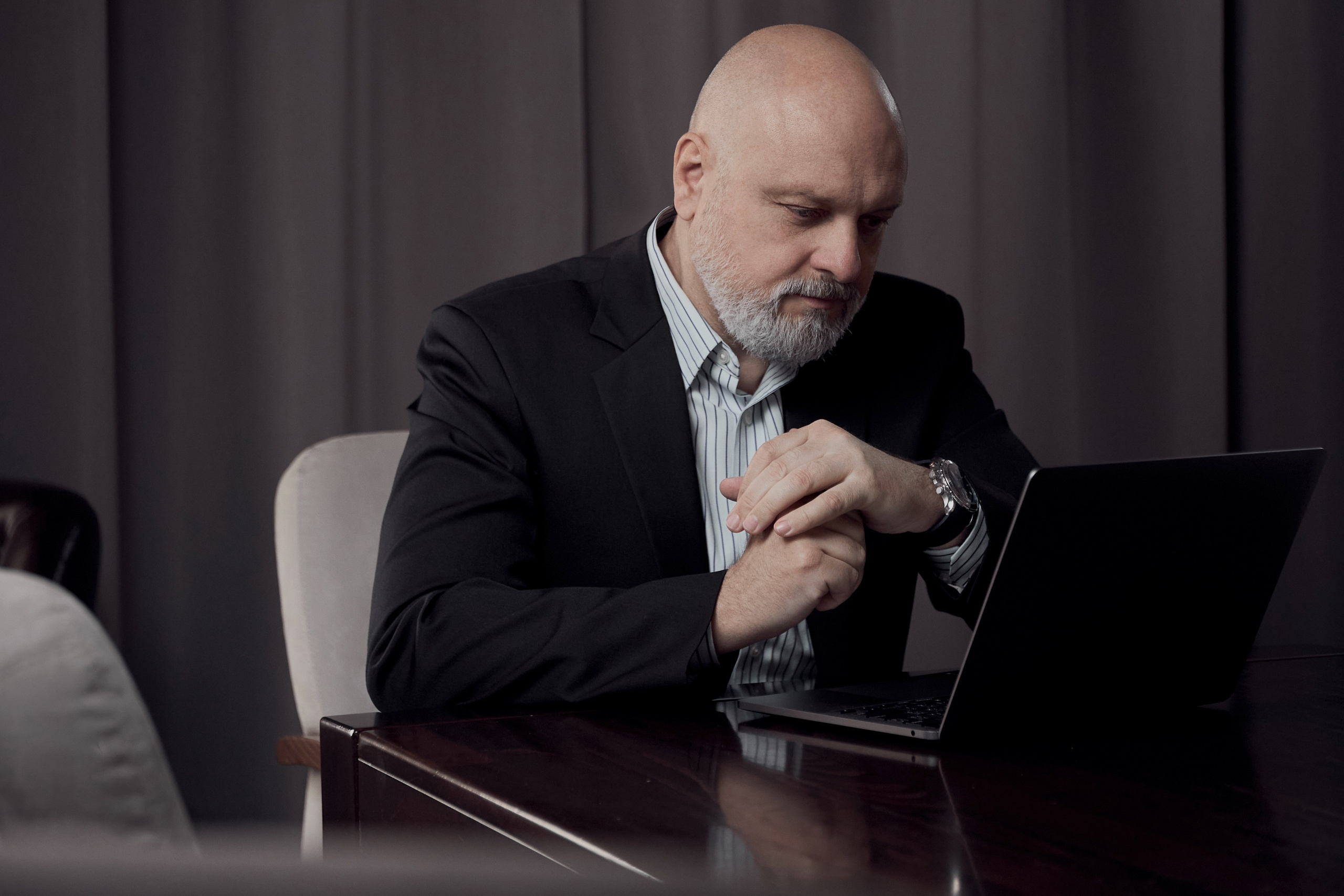 Бізнес-портрет керівника в Одесі — ділова фотосесія