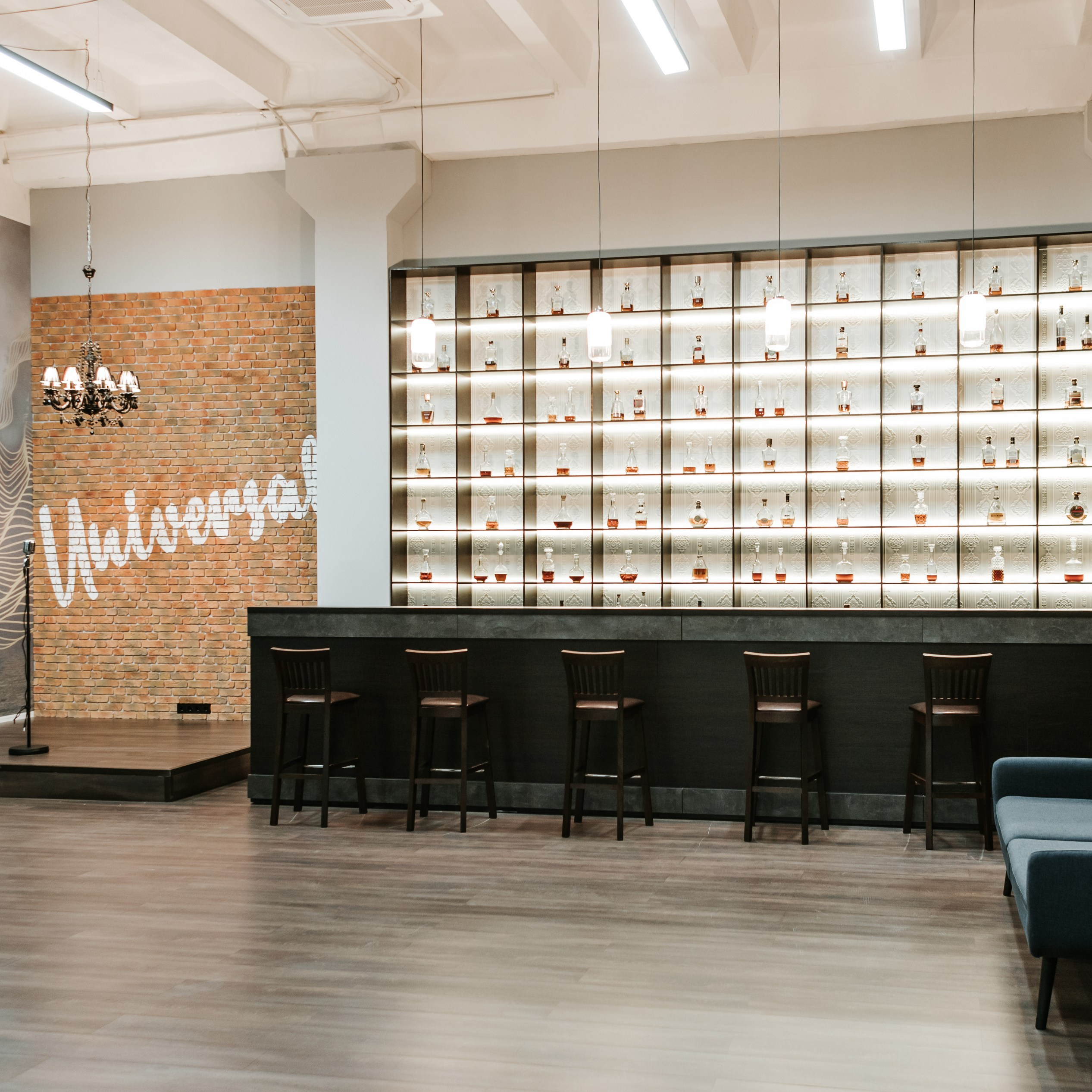 Фотостудія Universal - HENNESSY