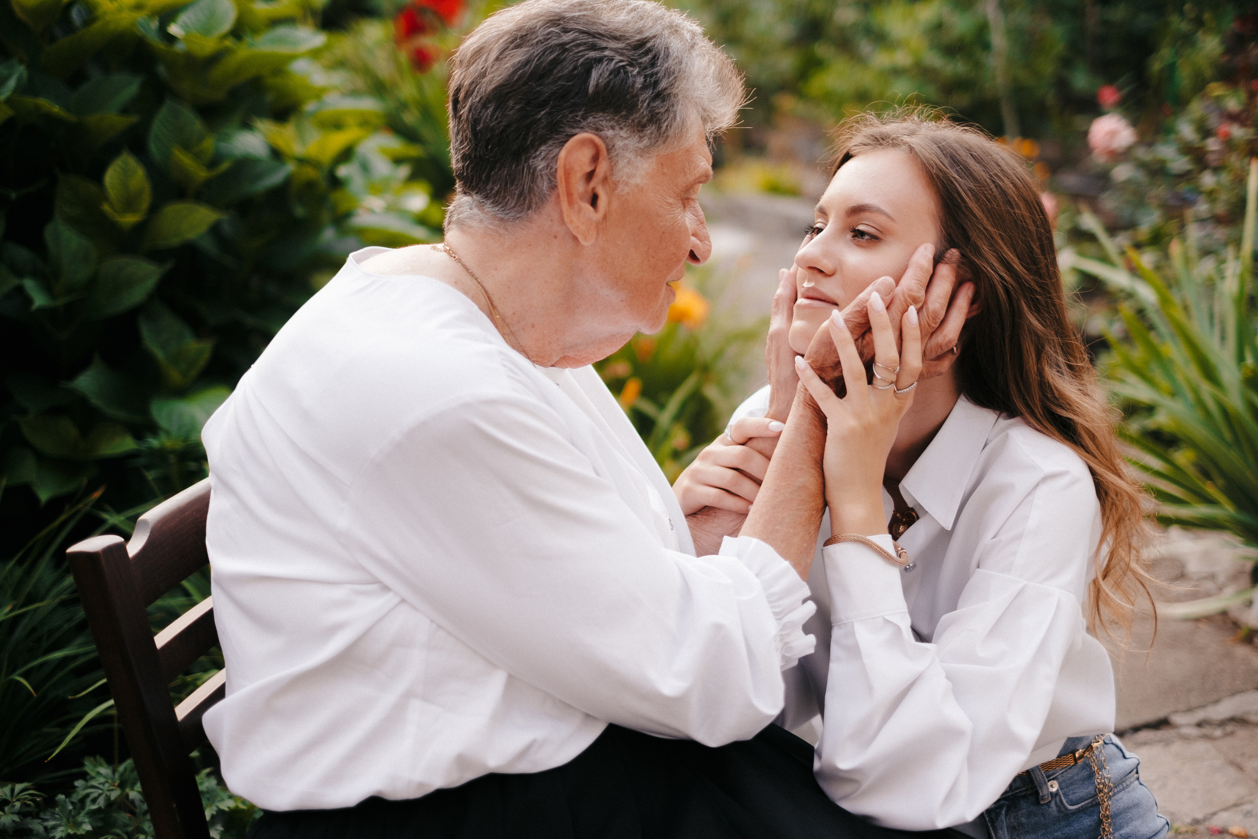 Family photo session at home. Four generations in one frame. Ivan Skufinsky — wedding and family photographer in Vancouver