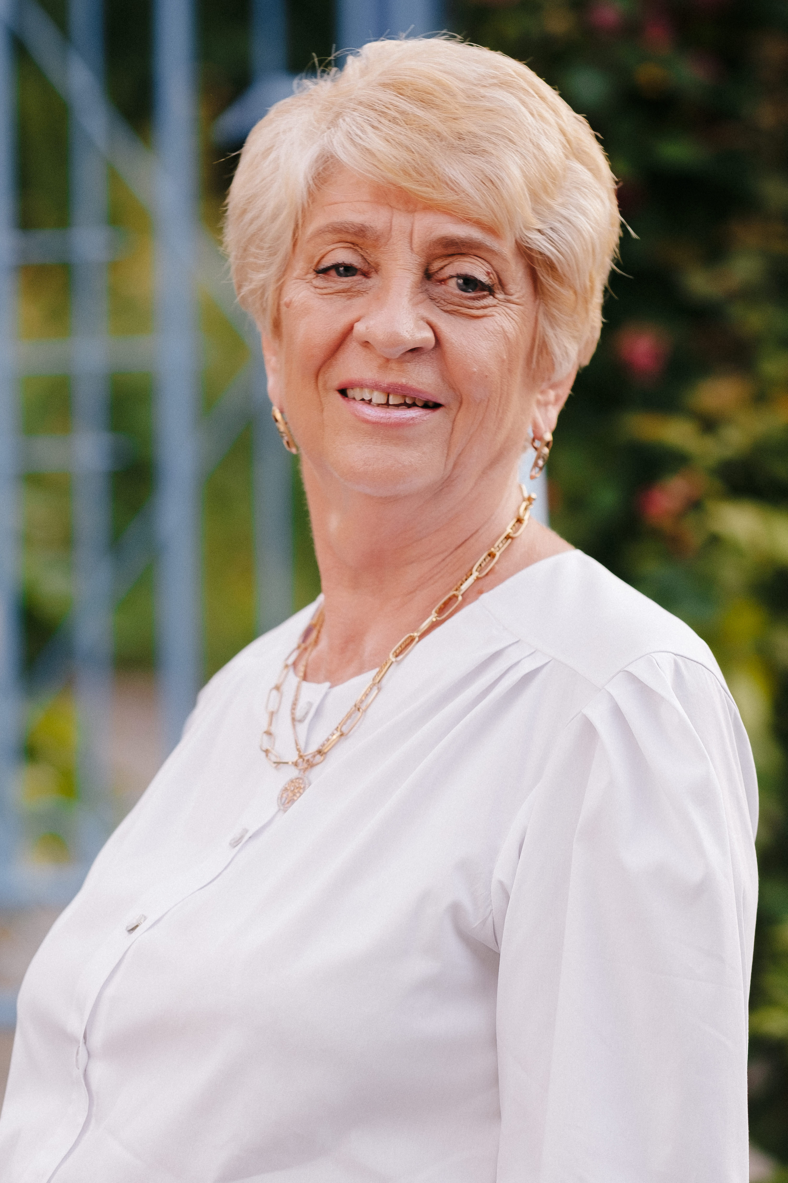 Family photo session at home. Four generations in one frame. Ivan Skufinsky — wedding and family photographer in Vancouver