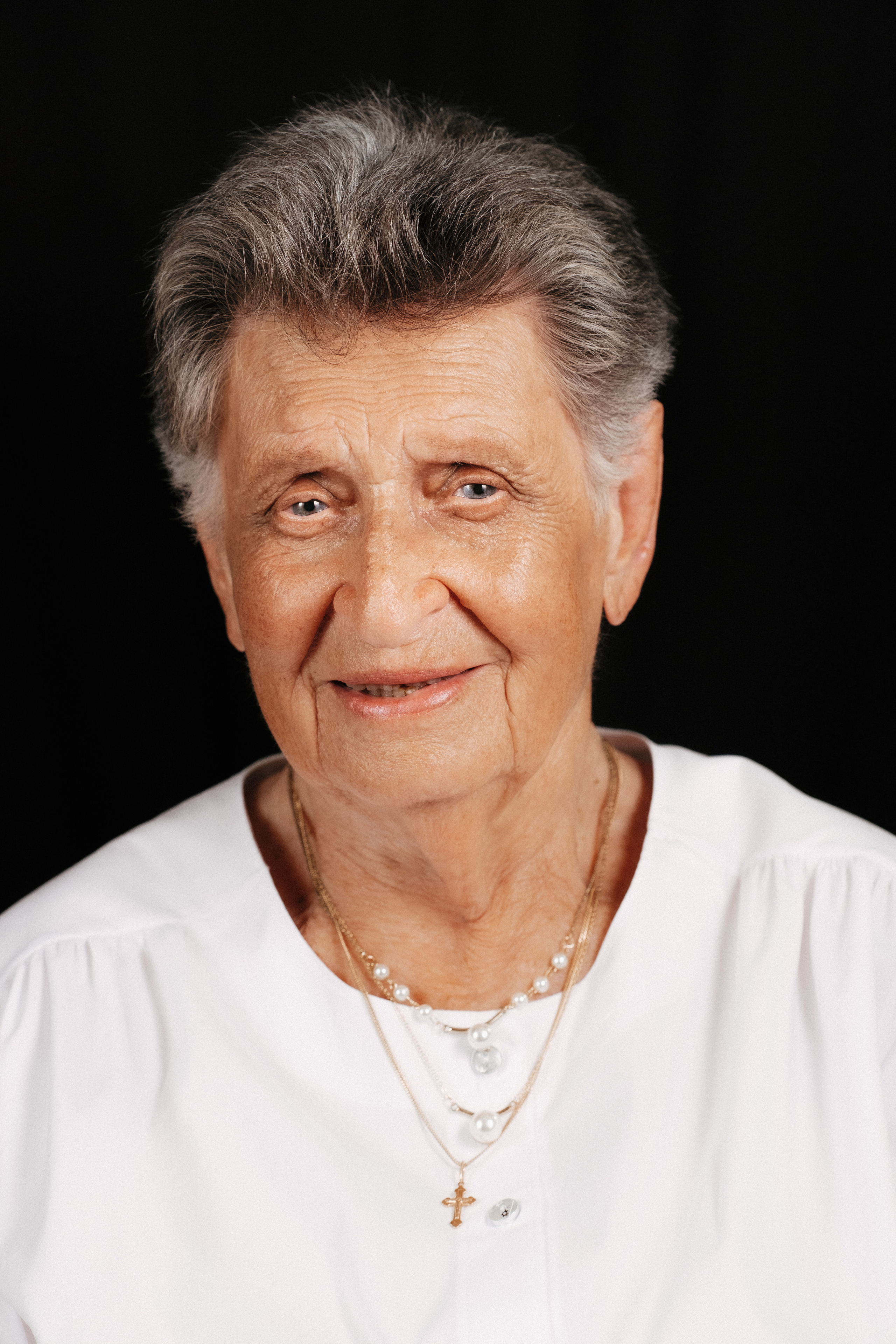 Family photo session at home. Four generations in one frame. Ivan Skufinsky — wedding and family photographer in Vancouver