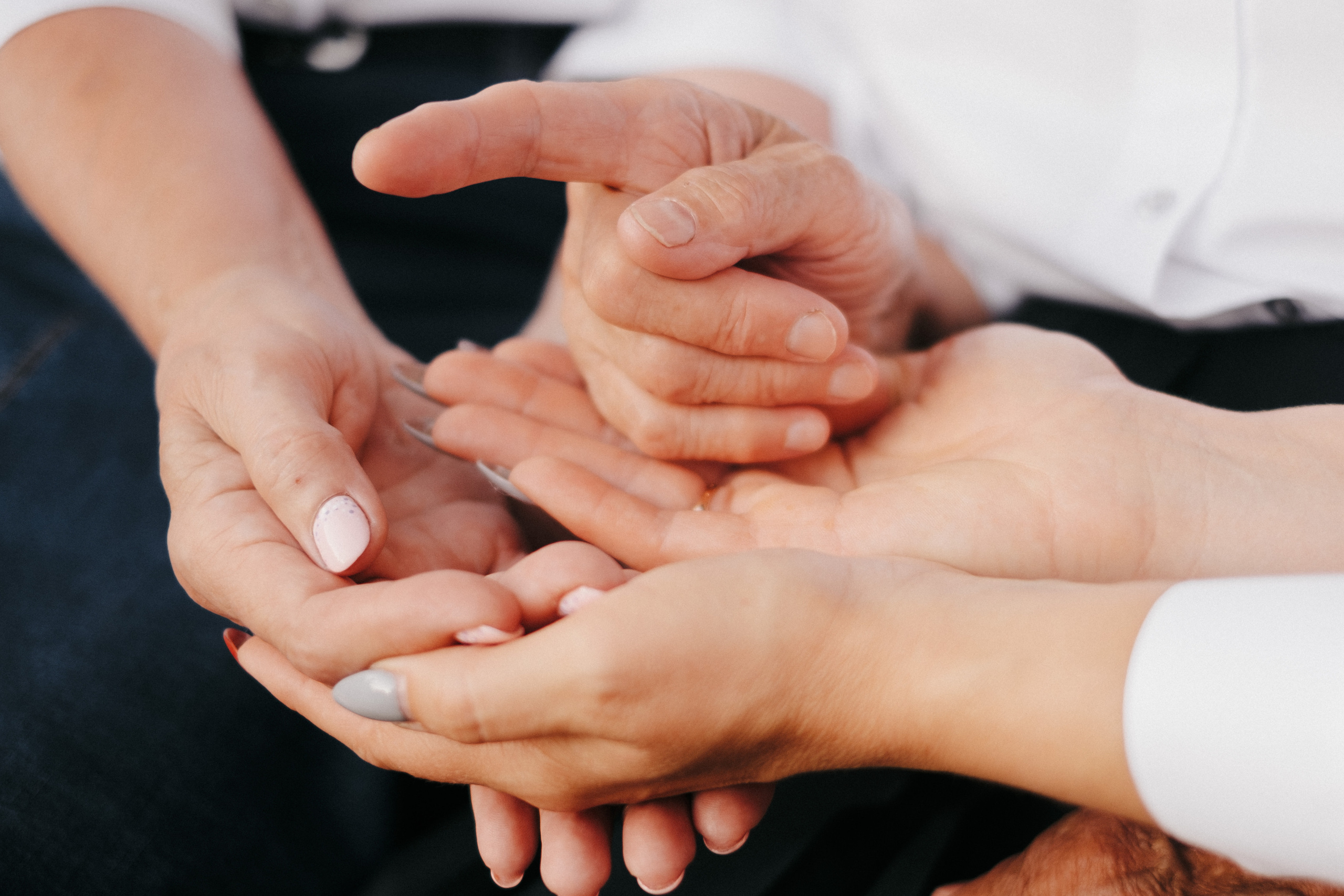 Family photo session at home. Four generations in one frame. Ivan Skufinsky — wedding and family photographer in Vancouver