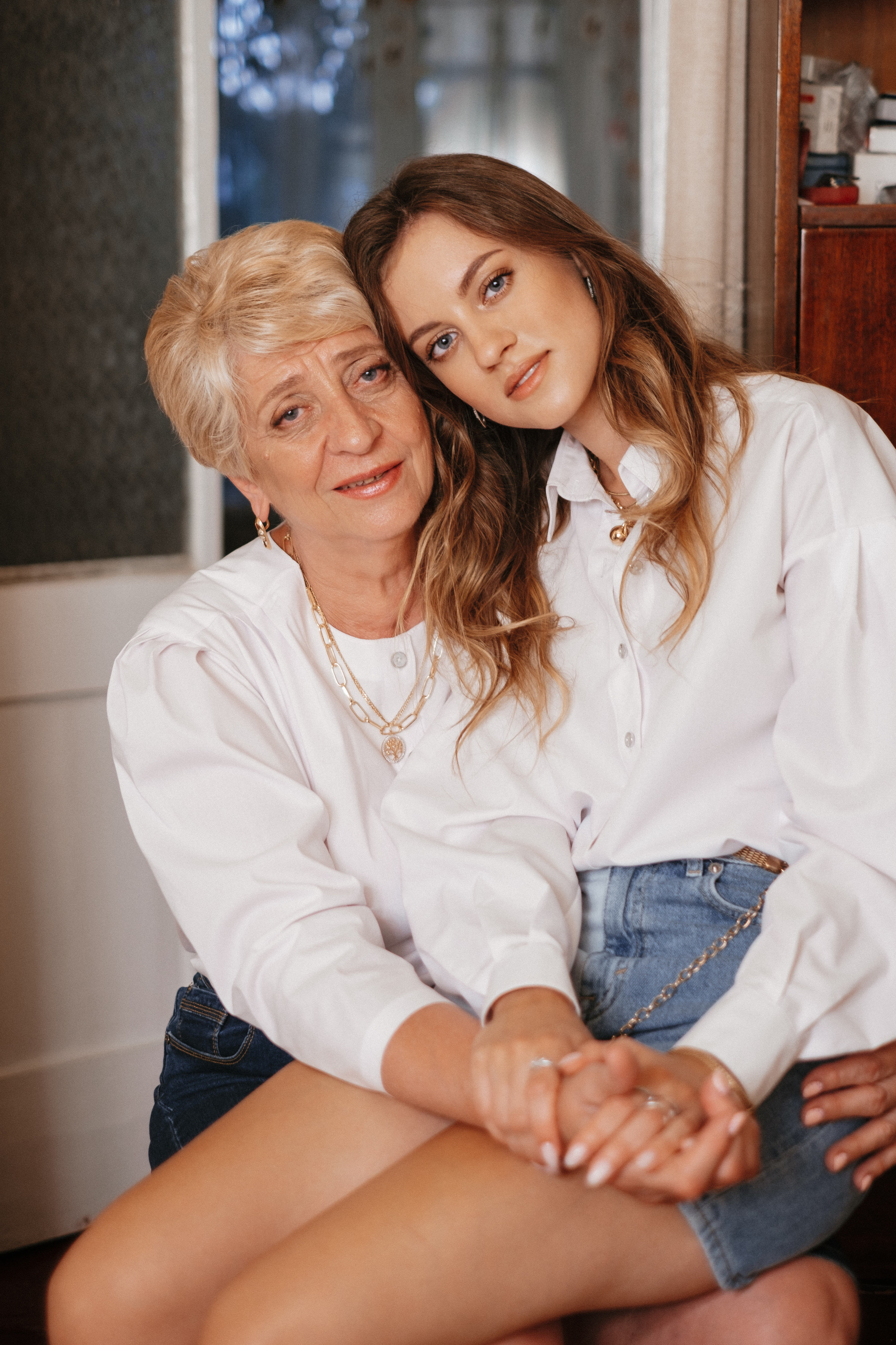 Family photo session at home. Four generations in one frame. Ivan Skufinsky — wedding and family photographer in Vancouver