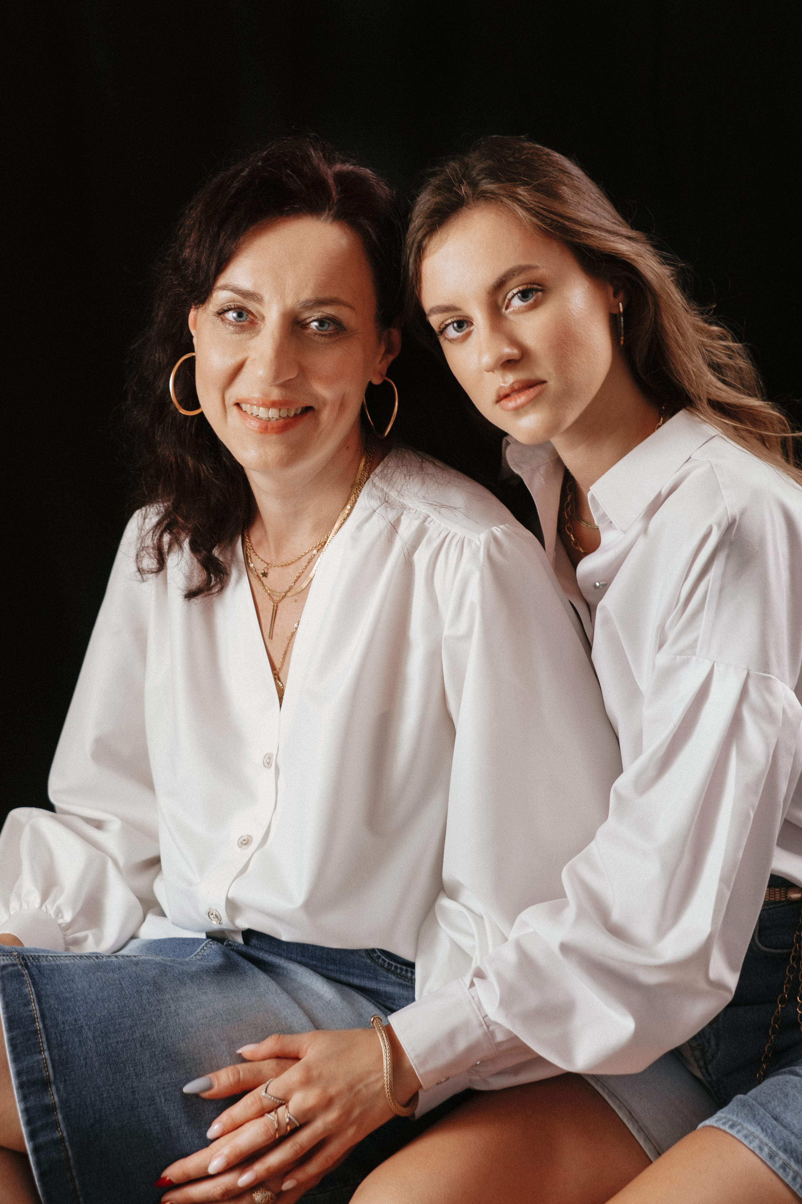 Family photo session at home. Four generations in one frame. Ivan Skufinsky — wedding and family photographer in Vancouver