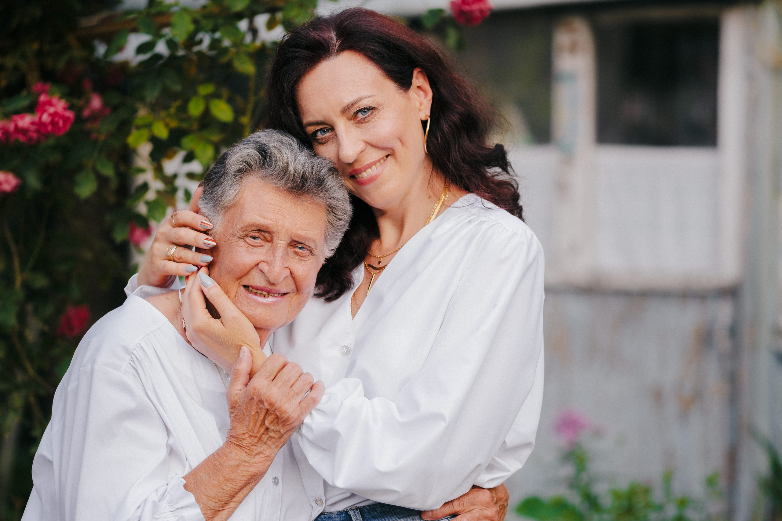 Family photo session at home. Four generations in one frame. Ivan Skufinsky — wedding and family photographer in Vancouver