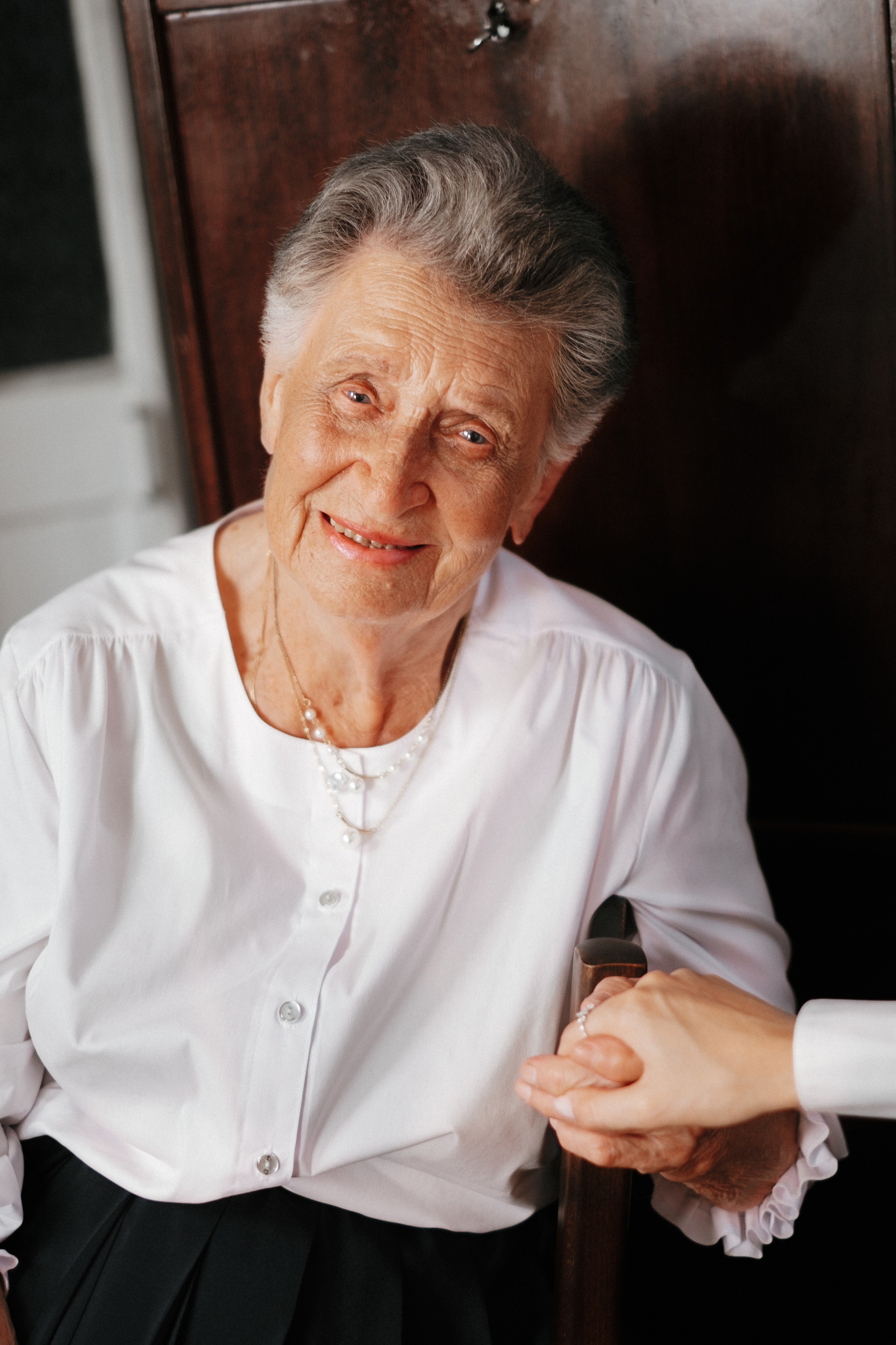 Family photo session at home. Four generations in one frame. Ivan Skufinsky — wedding and family photographer in Vancouver