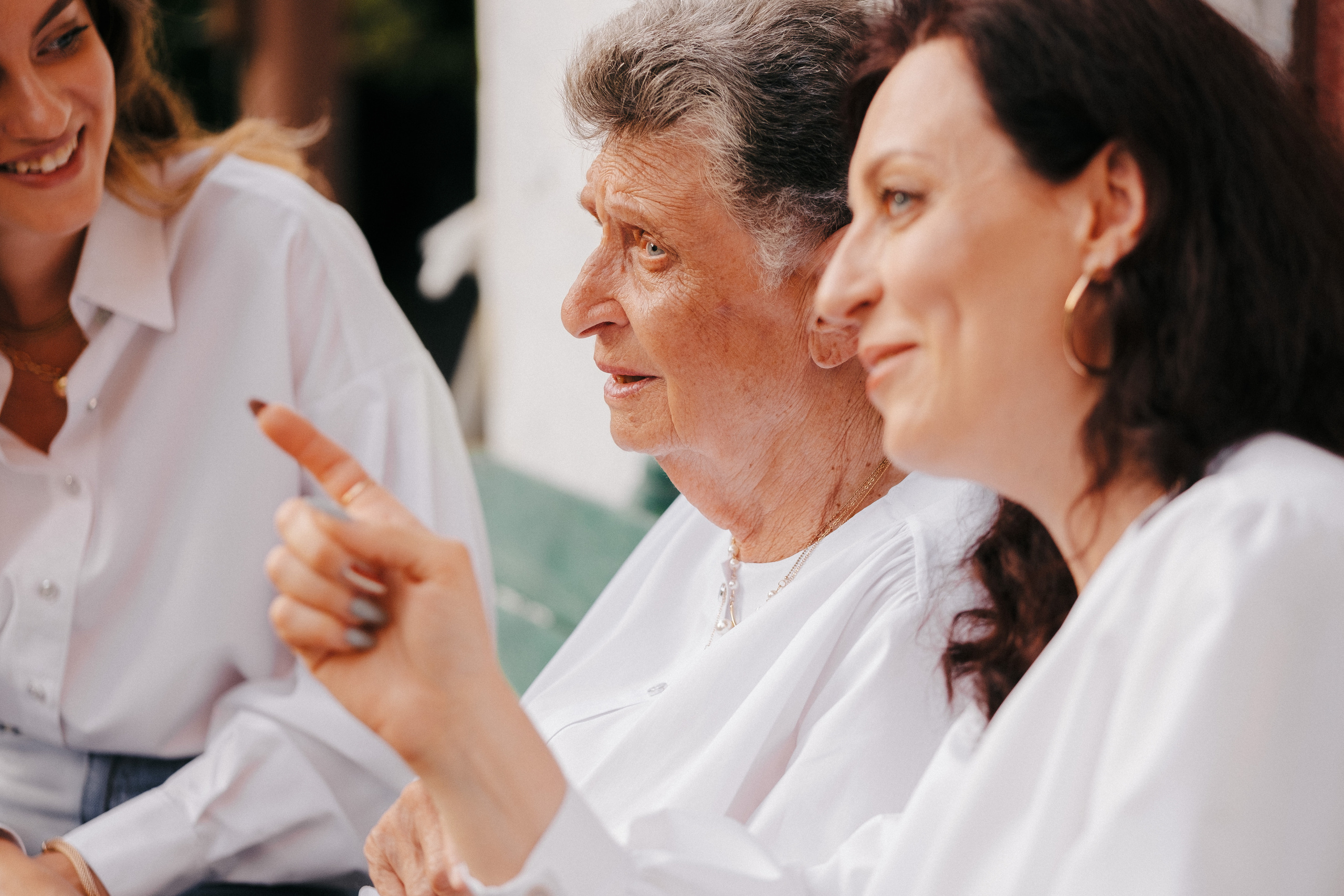 Family photo session at home. Four generations in one frame. Ivan Skufinsky — wedding and family photographer in Vancouver