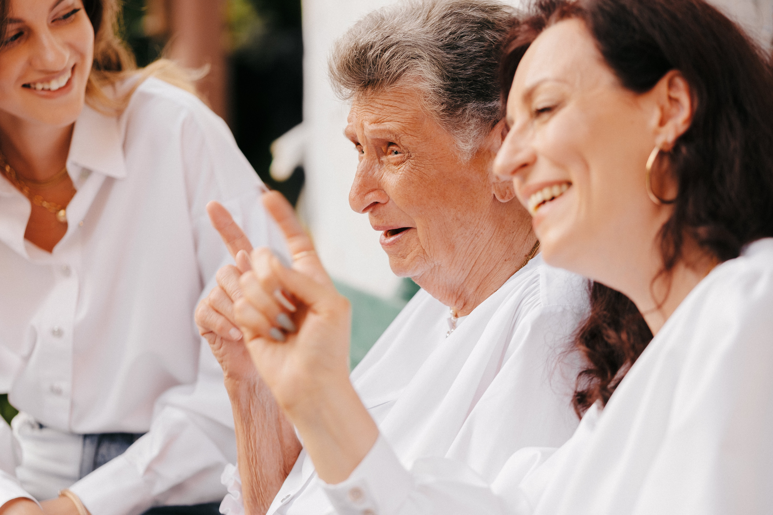 Family photo session at home. Four generations in one frame. Ivan Skufinsky — wedding and family photographer in Vancouver