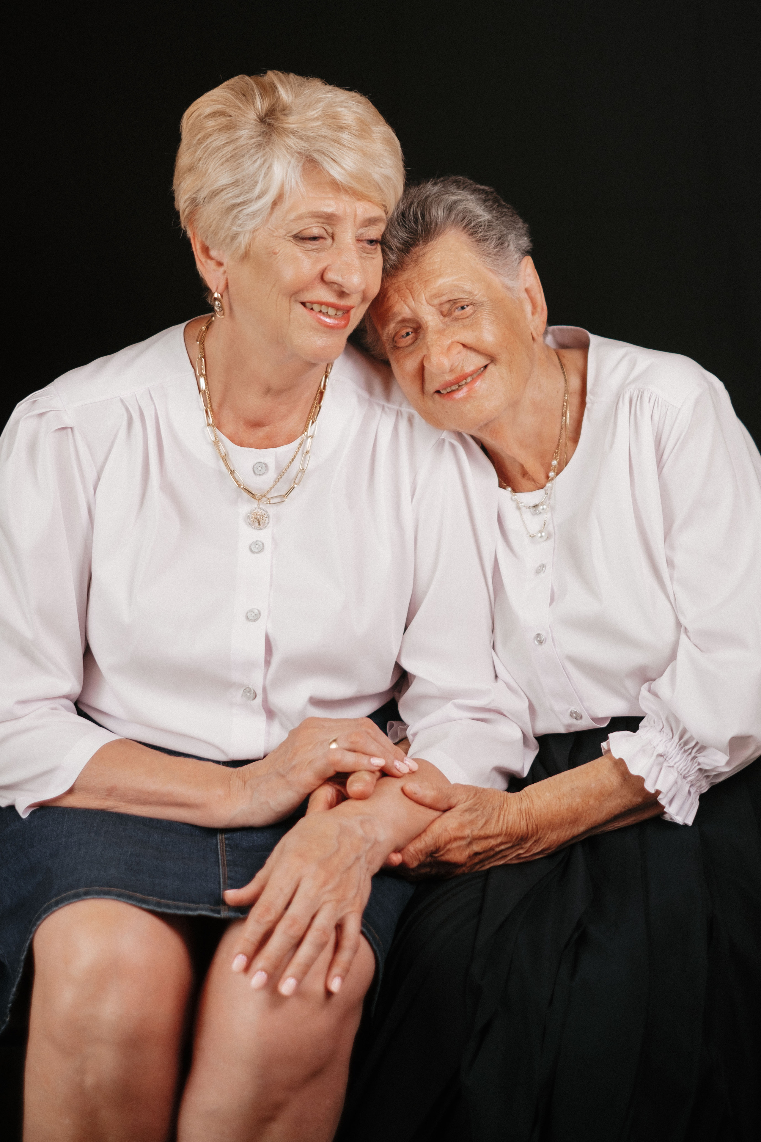Family photo session at home. Four generations in one frame. Ivan Skufinsky — wedding and family photographer in Vancouver