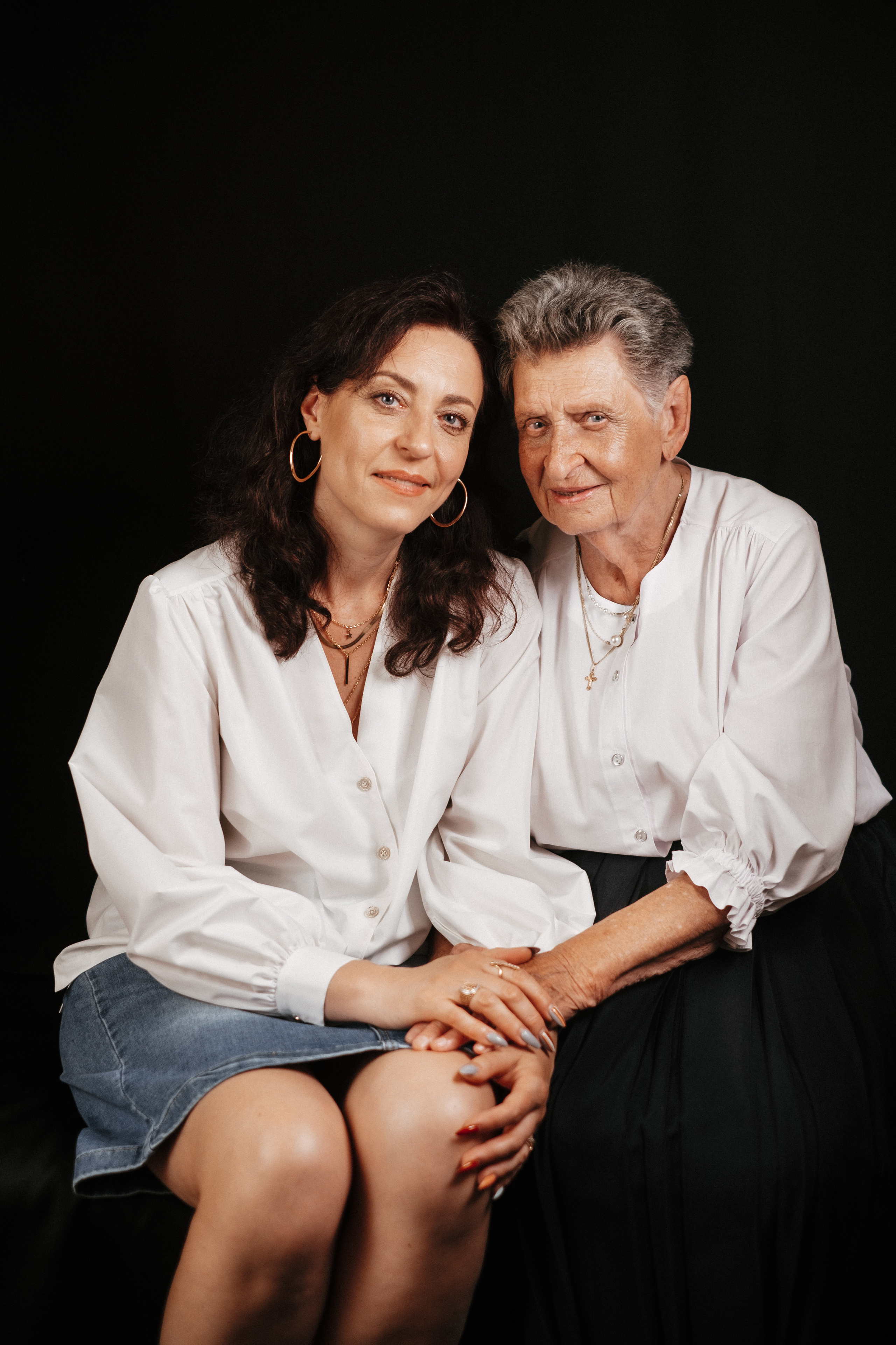 Family photo session at home. Four generations in one frame. Ivan Skufinsky — wedding and family photographer in Vancouver