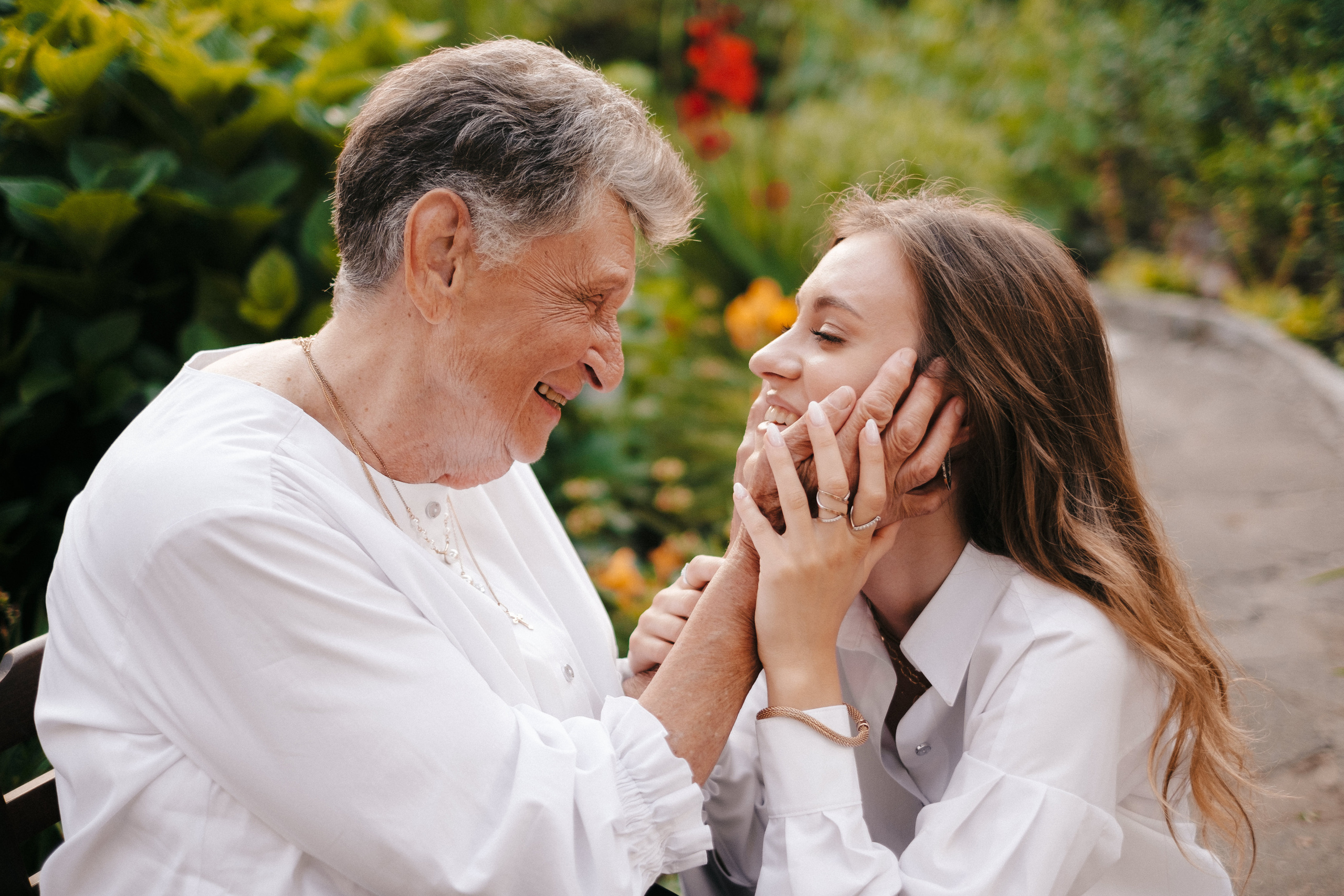 Family photo session at home. Four generations in one frame. Ivan Skufinsky — wedding and family photographer in Vancouver