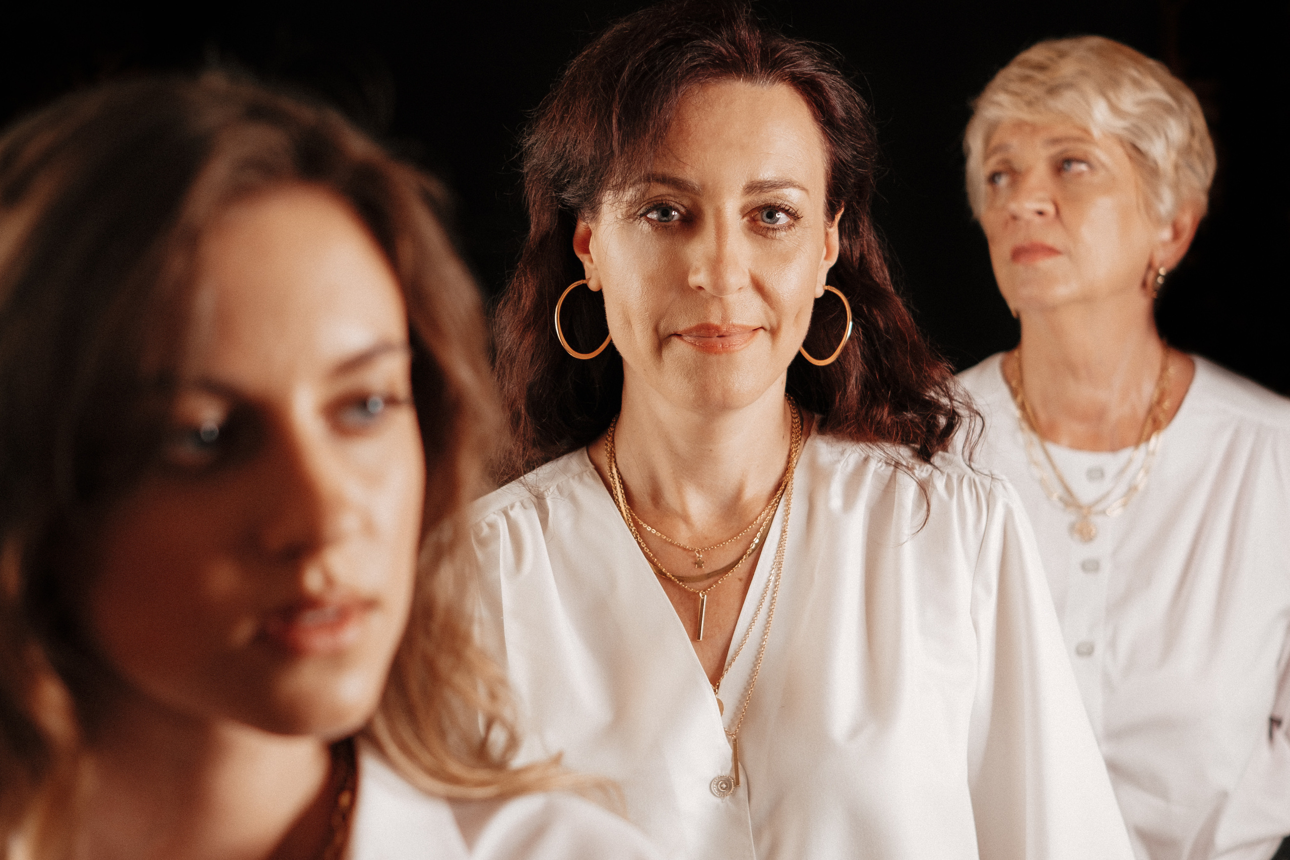 Family photo session at home. Four generations in one frame. Ivan Skufinsky — wedding and family photographer in Vancouver
