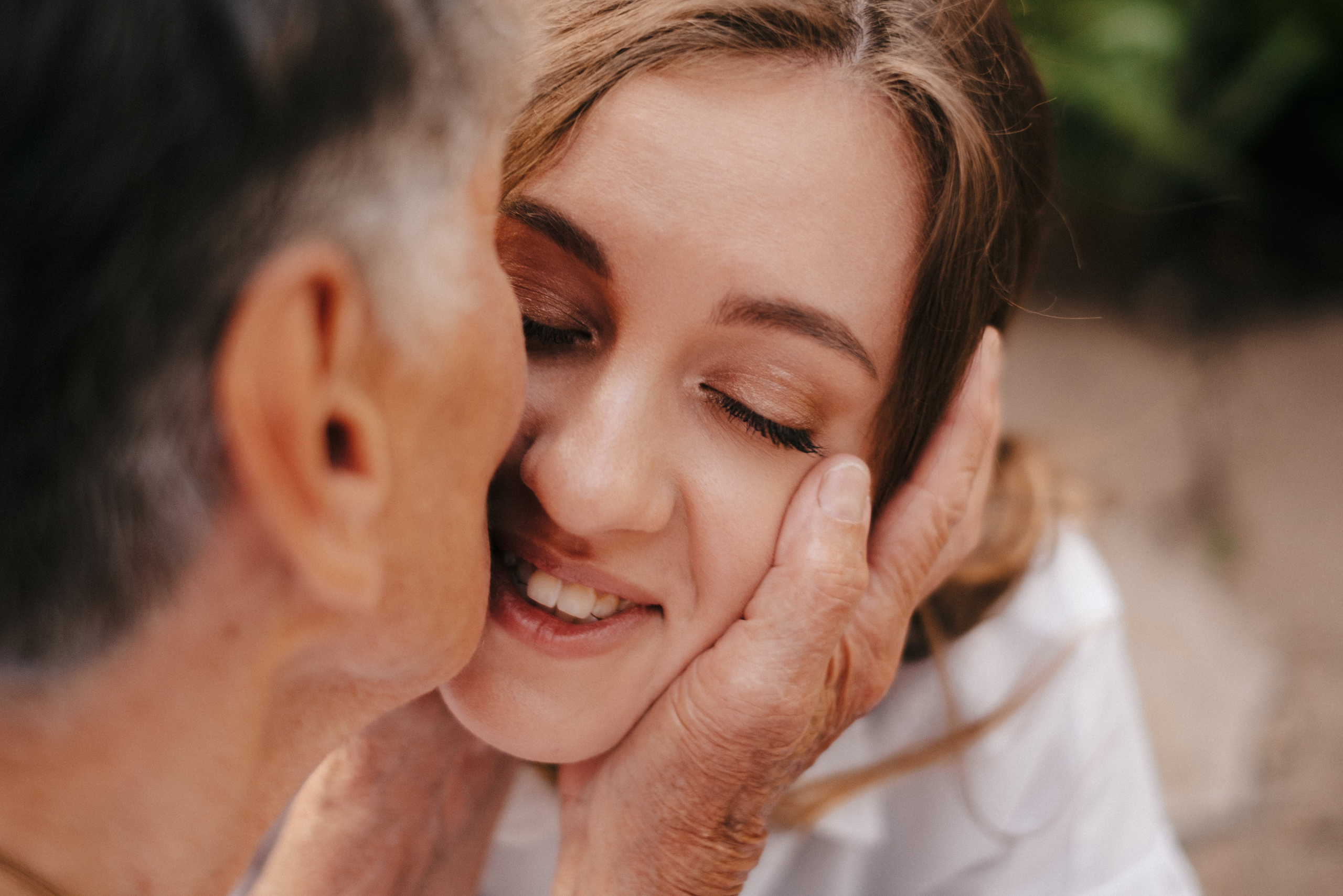 Family photo session at home. Four generations in one frame. Ivan Skufinsky — wedding and family photographer in Vancouver