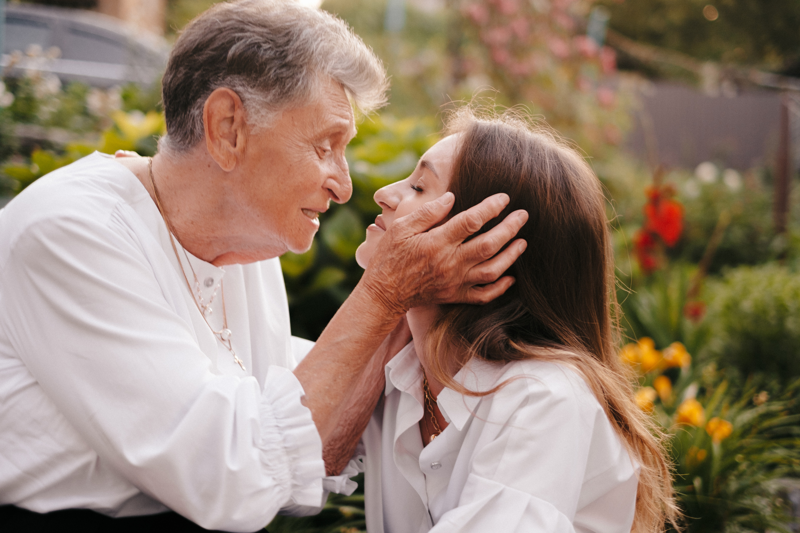 Family photo session at home. Four generations in one frame. Ivan Skufinsky — wedding and family photographer in Vancouver