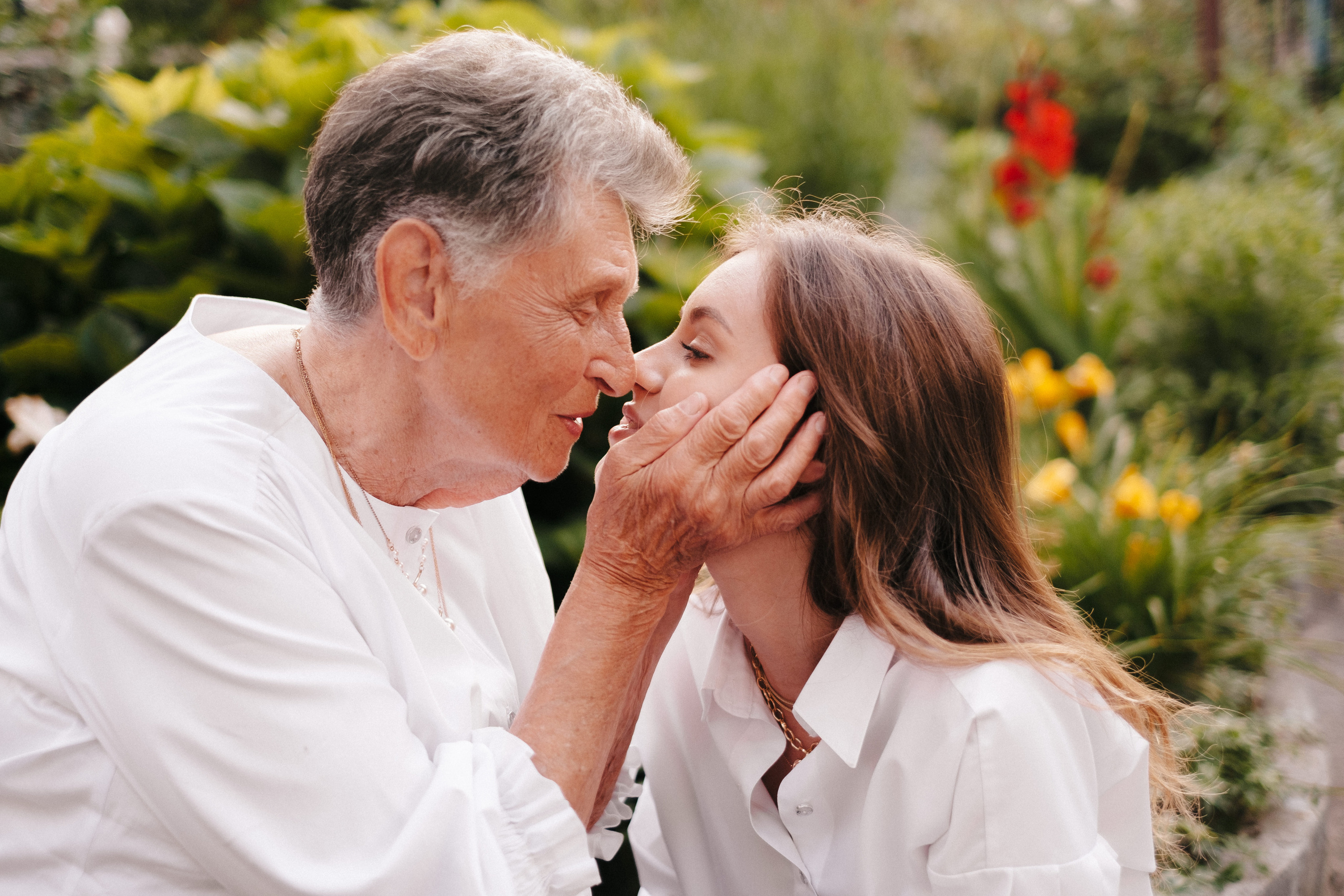 Family photo session at home. Four generations in one frame. Ivan Skufinsky — wedding and family photographer in Vancouver