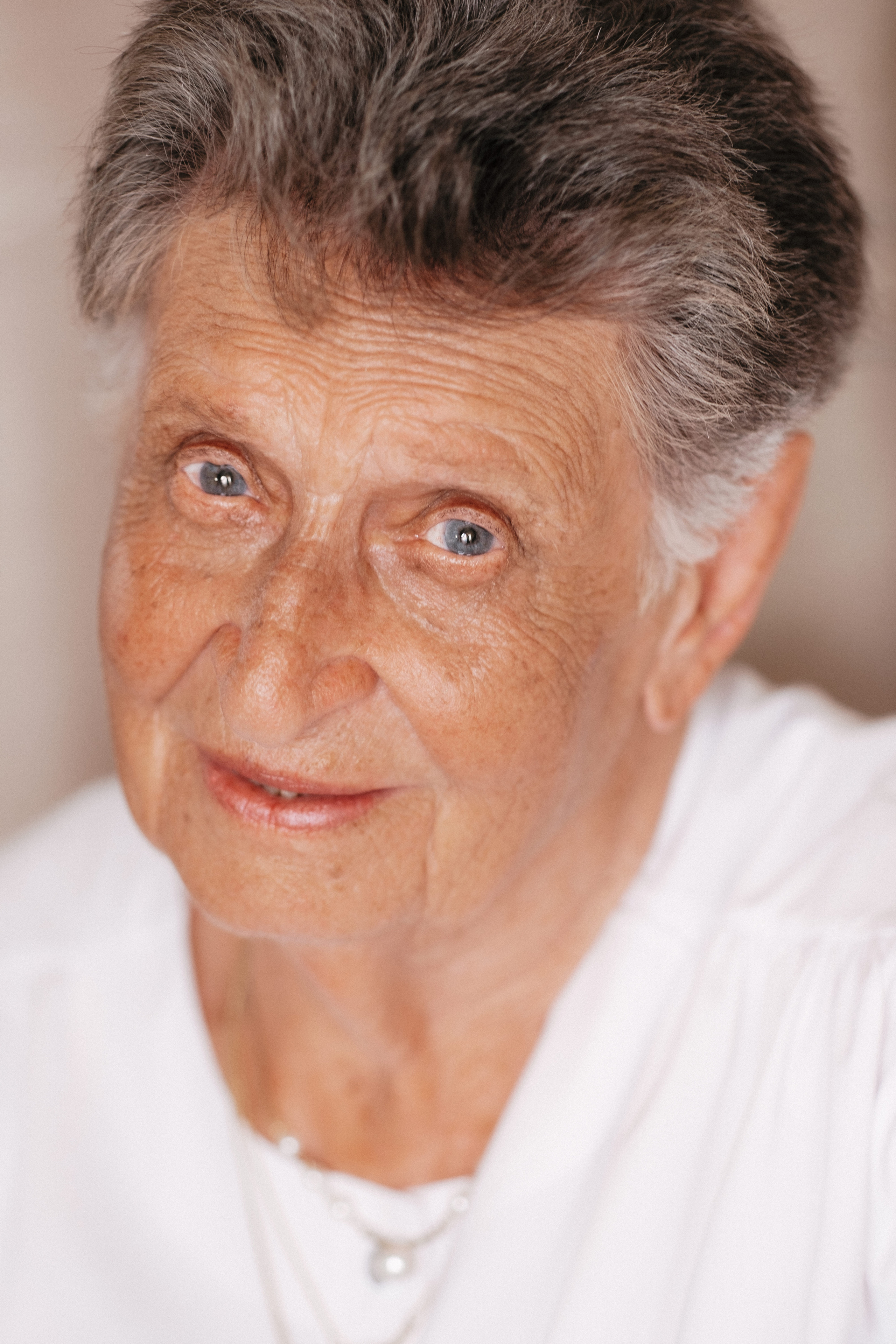 Family photo session at home. Four generations in one frame. Ivan Skufinsky — wedding and family photographer in Vancouver