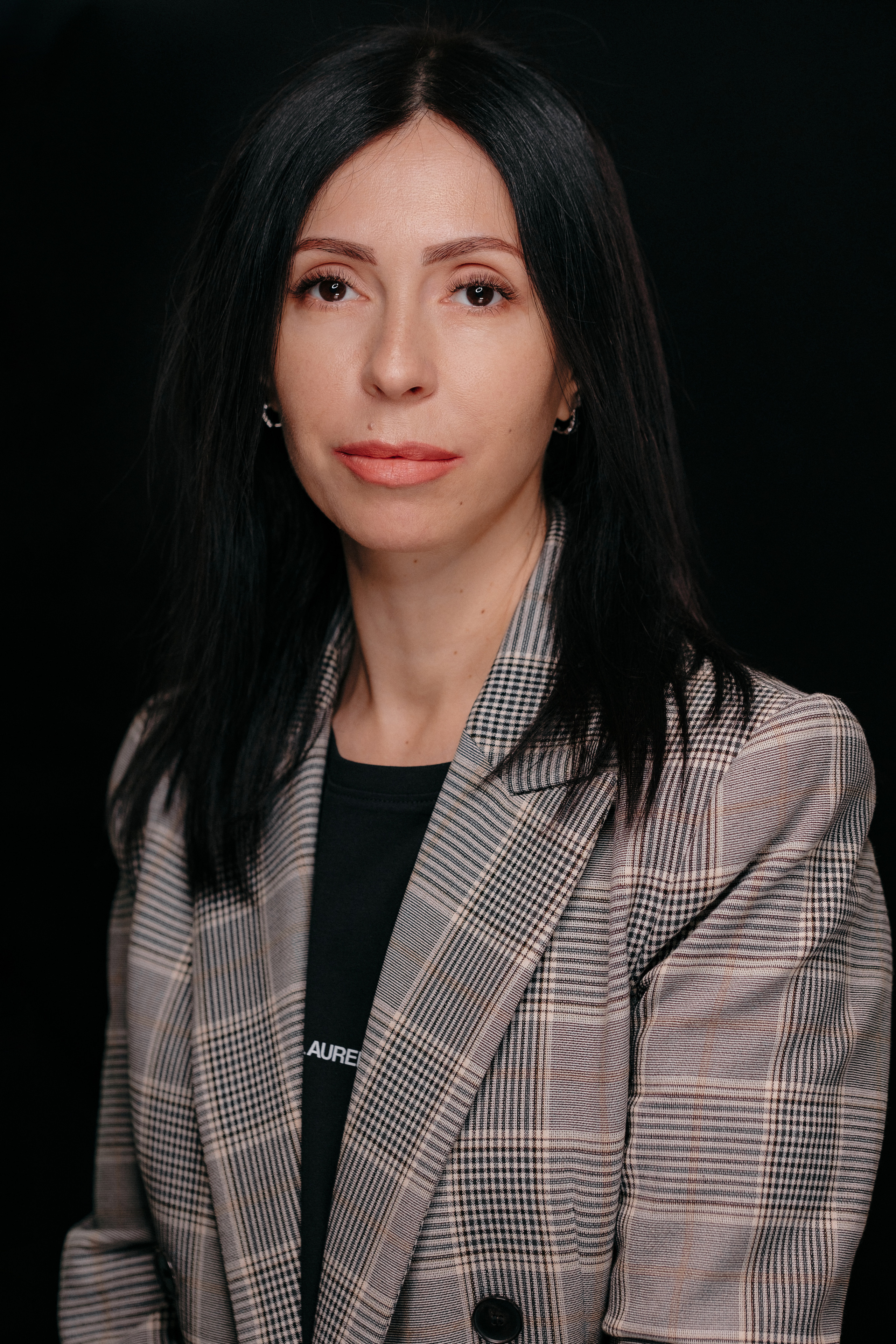 HEADSHOT BUSINESS PORTRAIT. Ivan Skufinsky — wedding and family photographer in Vancouver