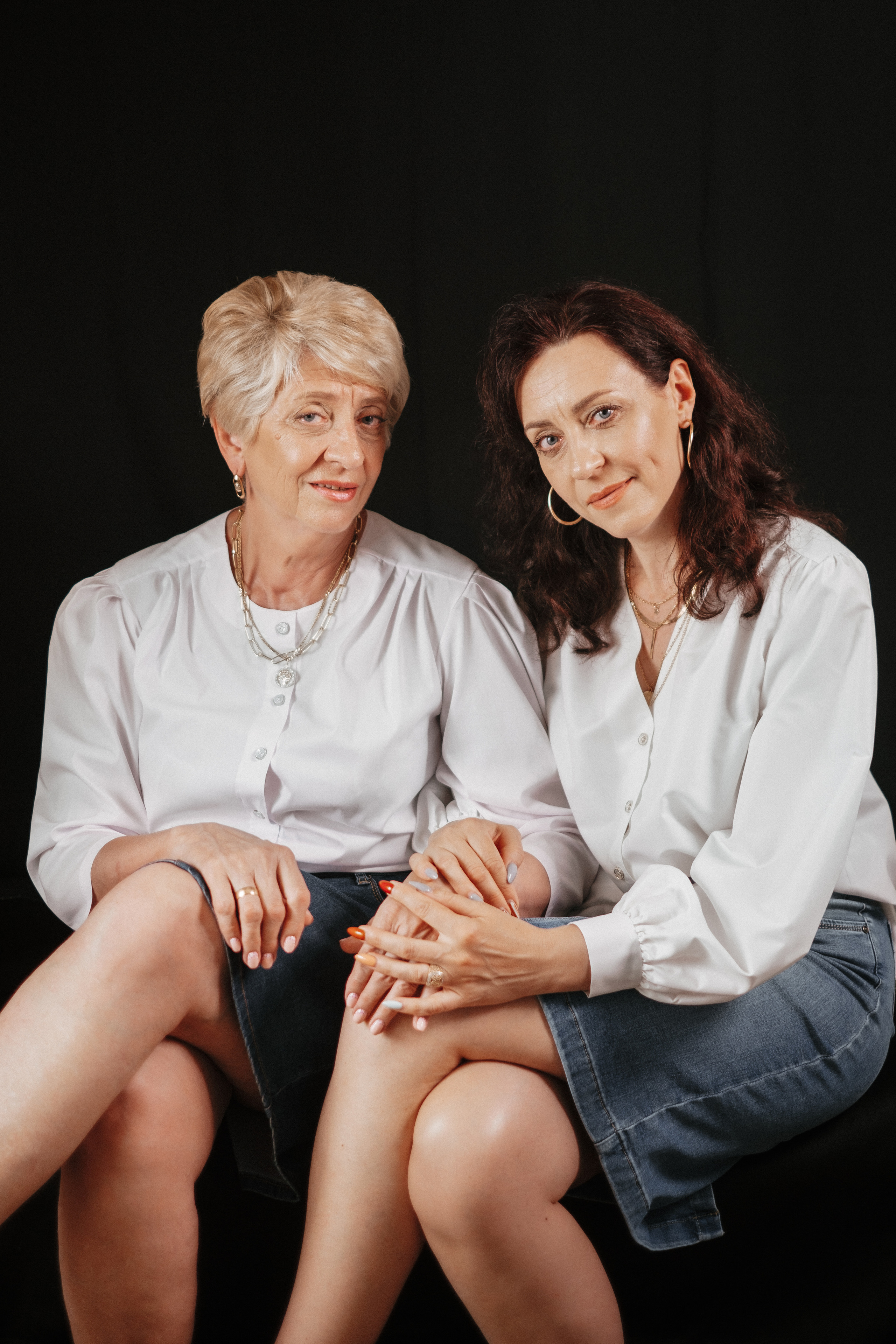 Family photo session at home. Four generations in one frame. Ivan Skufinsky — wedding and family photographer in Vancouver