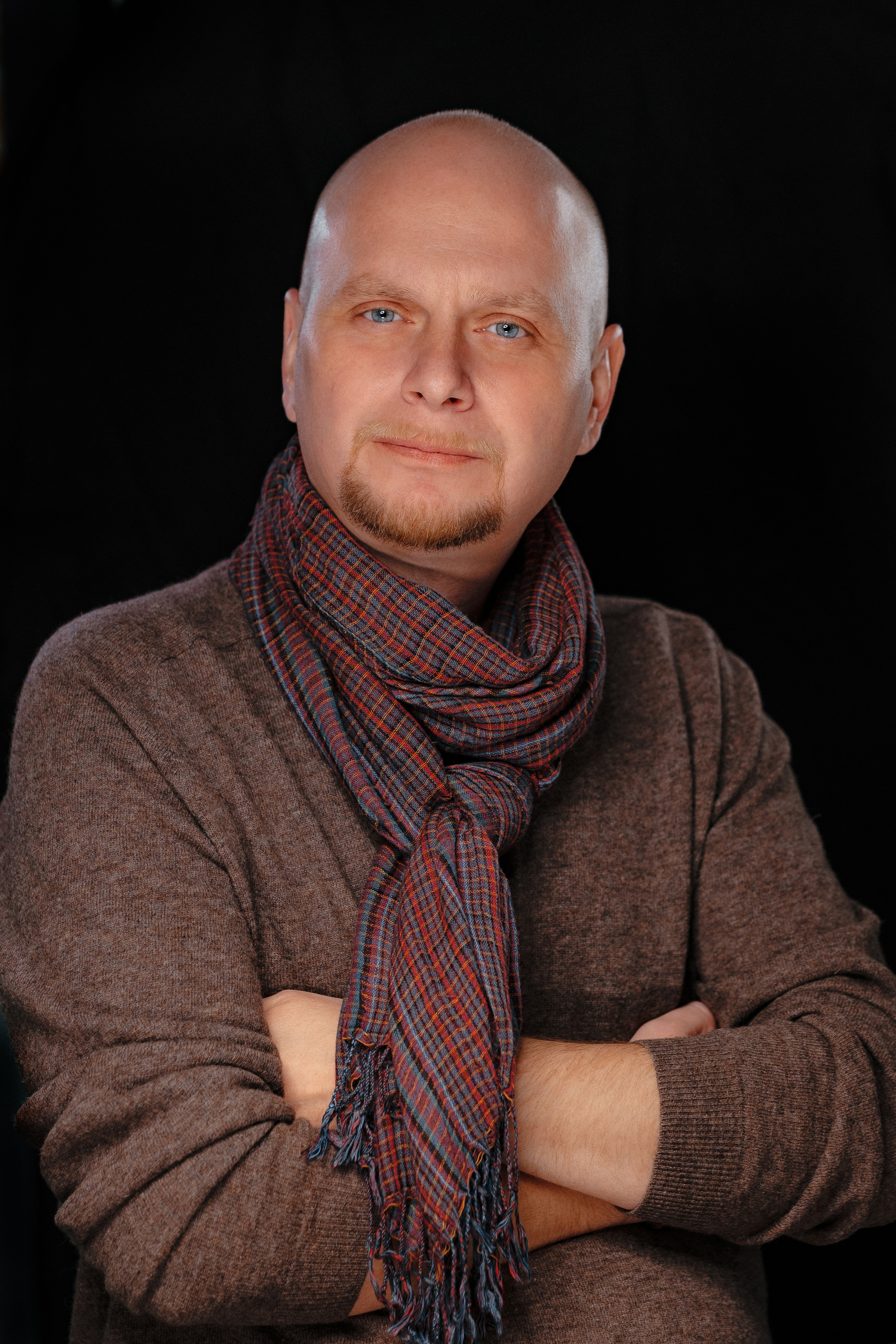 HEADSHOT BUSINESS PORTRAIT. Ivan Skufinsky — wedding and family photographer in Vancouver