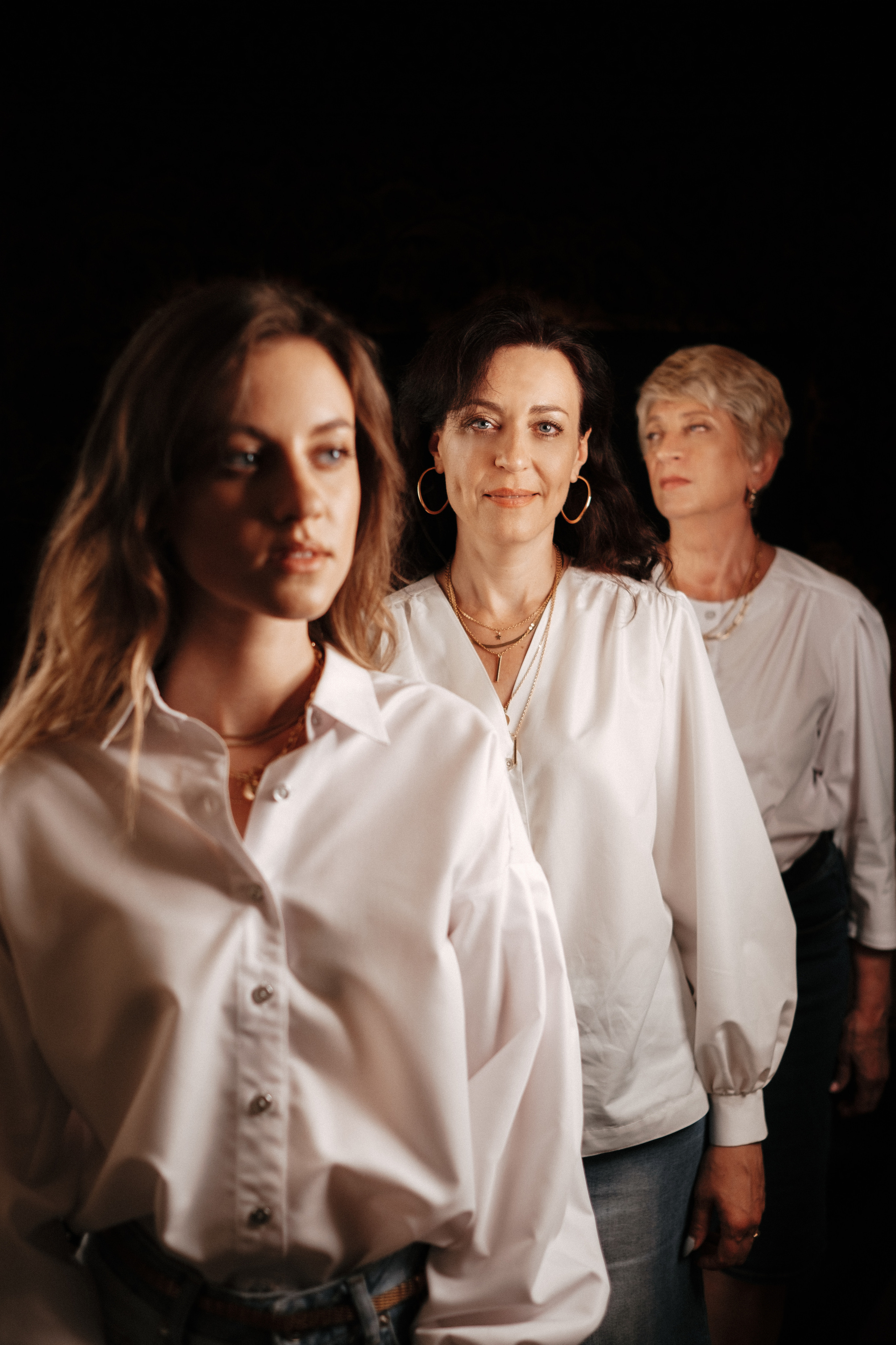 Family photo session at home. Four generations in one frame. Ivan Skufinsky — wedding and family photographer in Vancouver
