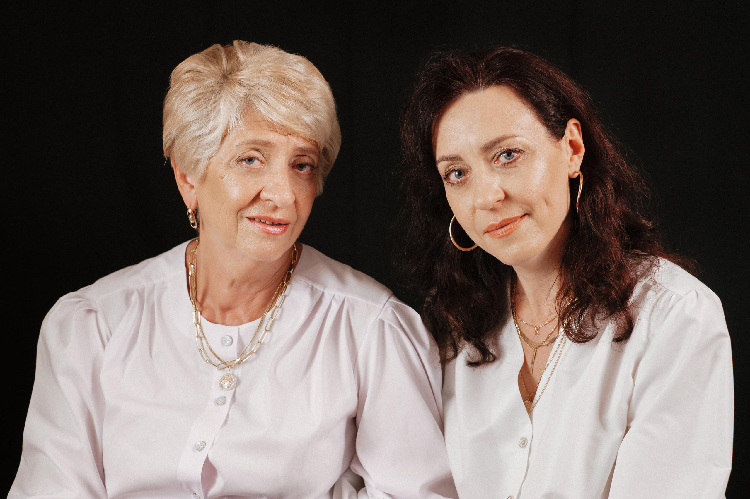 Family photo session at home. Four generations in one frame. Ivan Skufinsky — wedding and family photographer in Vancouver