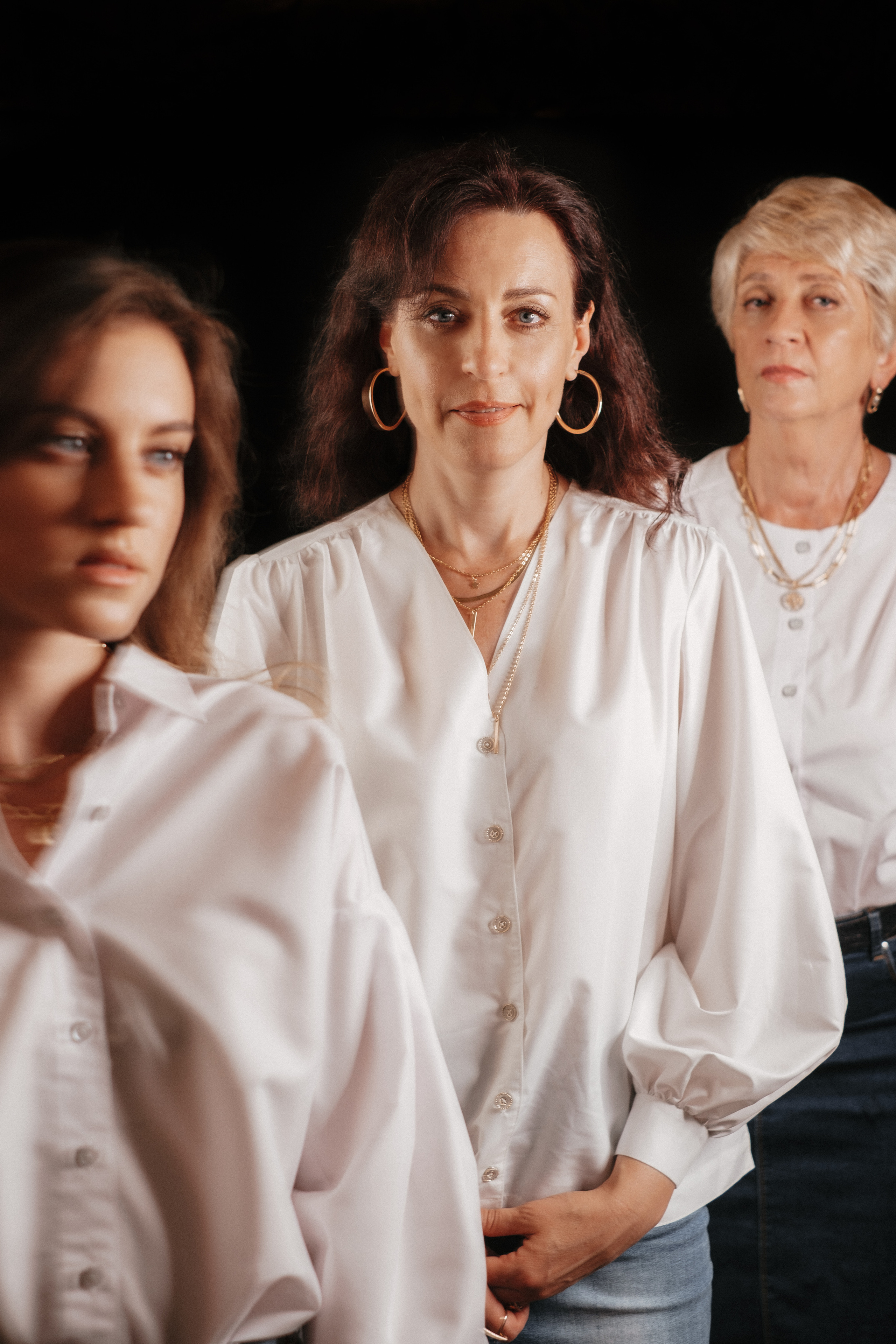 Family photo session at home. Four generations in one frame. Ivan Skufinsky — wedding and family photographer in Vancouver