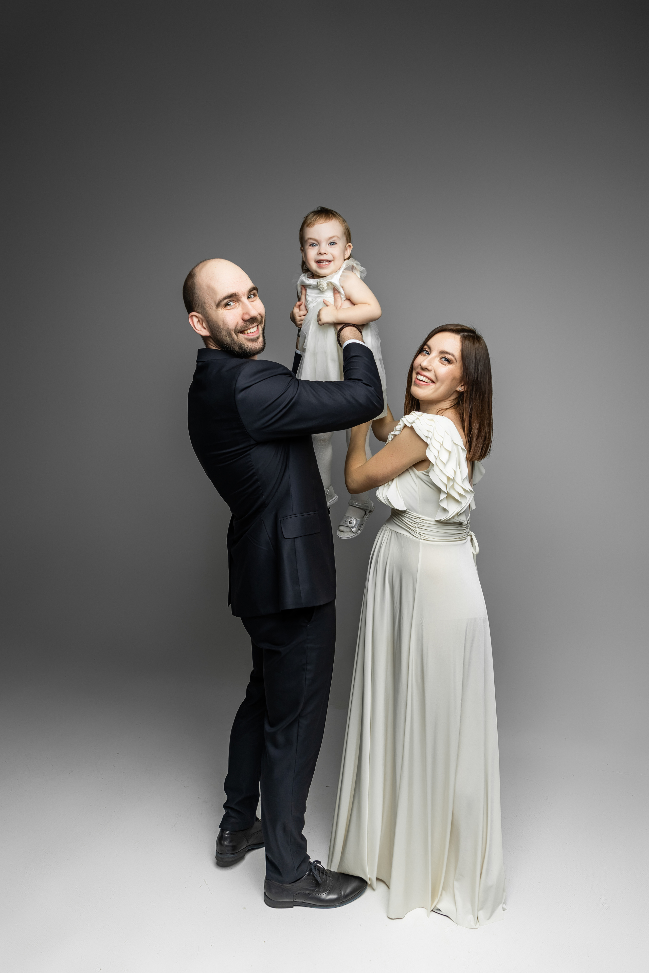 Фотосессия Алины в ожидании малыша с любимым мужем и доченькой. Стильний Фотограф Роксана Київ Варшава| Вагітність, жіночий портрет