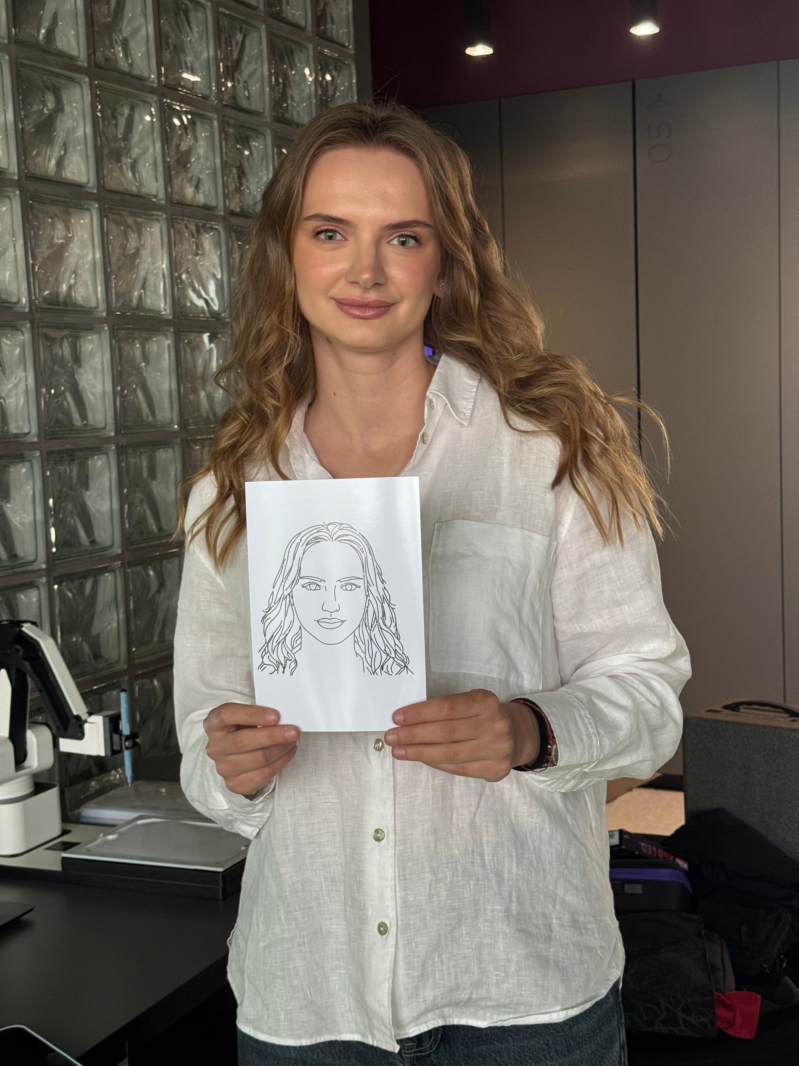 Скетч Бот (Sketch Bot). Оренда інтерактивних фотозон у Харкові