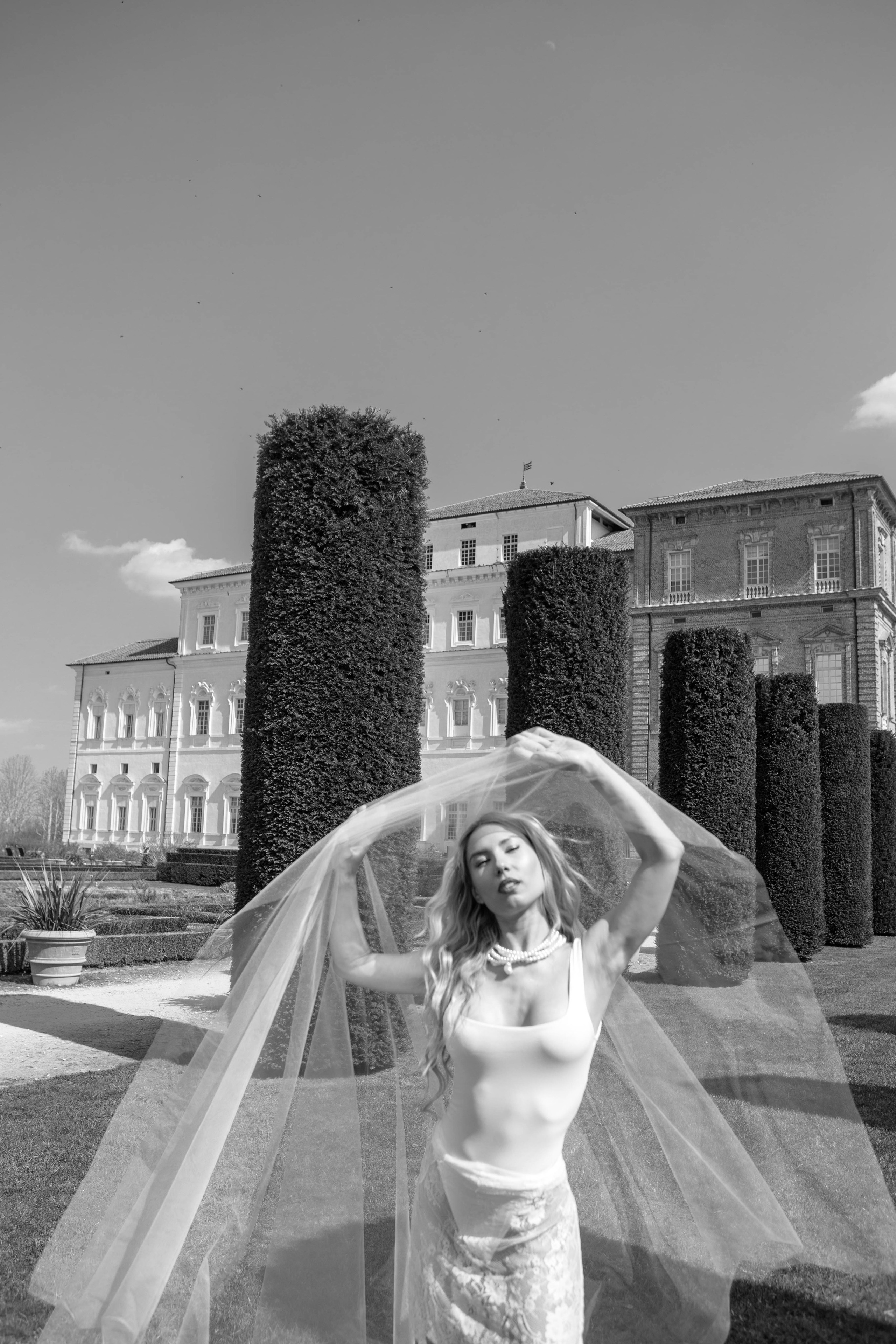 Romantic, high-end editorial portrait of the bride photographed by wedding photographer Irina Armonìa at an Italian villa