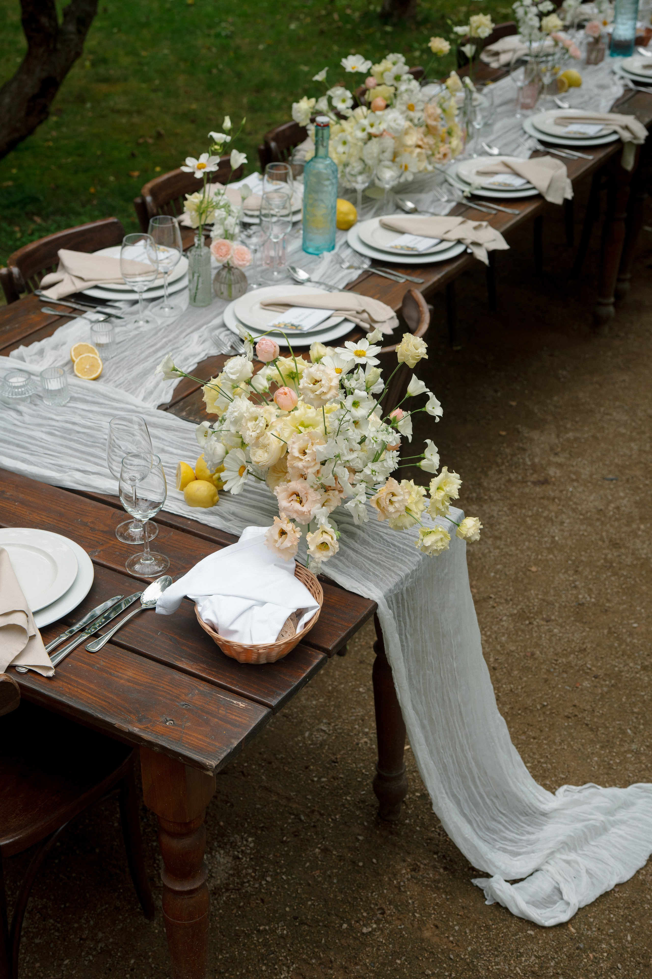 A Romantic Tuscan-Inspired Wedding in Czech Republic. Vitalie Varvarynets - Весільний фотограф Прага