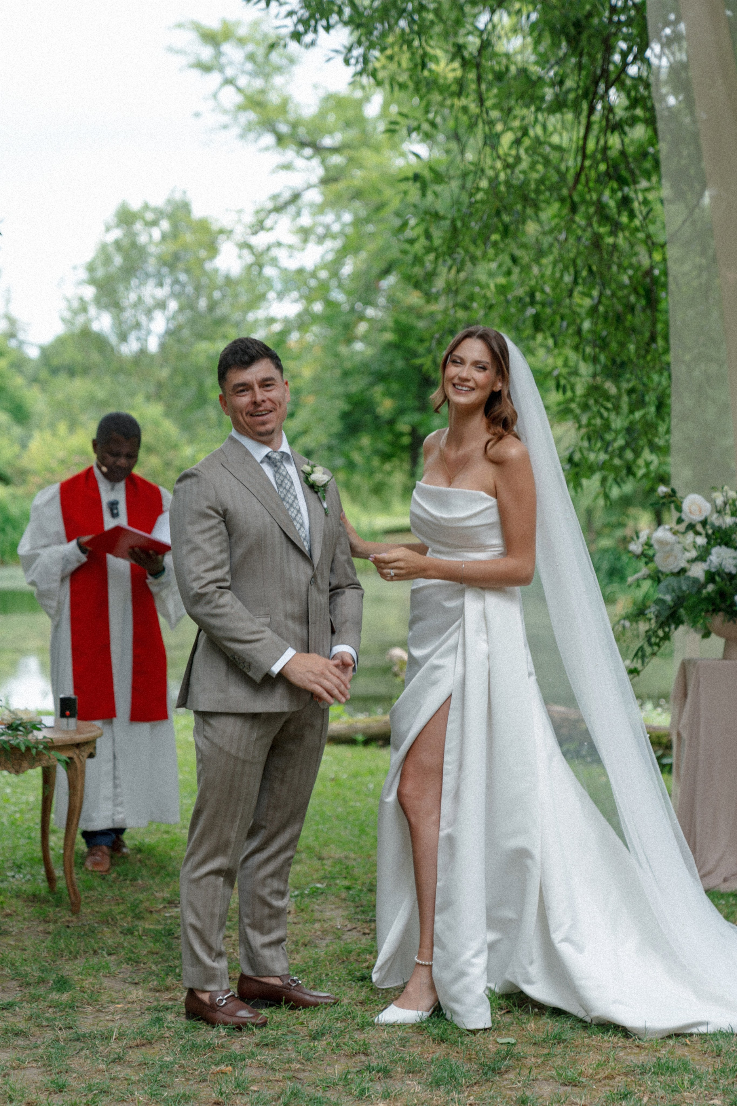 Vintage Charm: Markéta and Michal’s Wedding at Château Třebešice. Vitalie Varvarynets - Весільний фотограф Прага