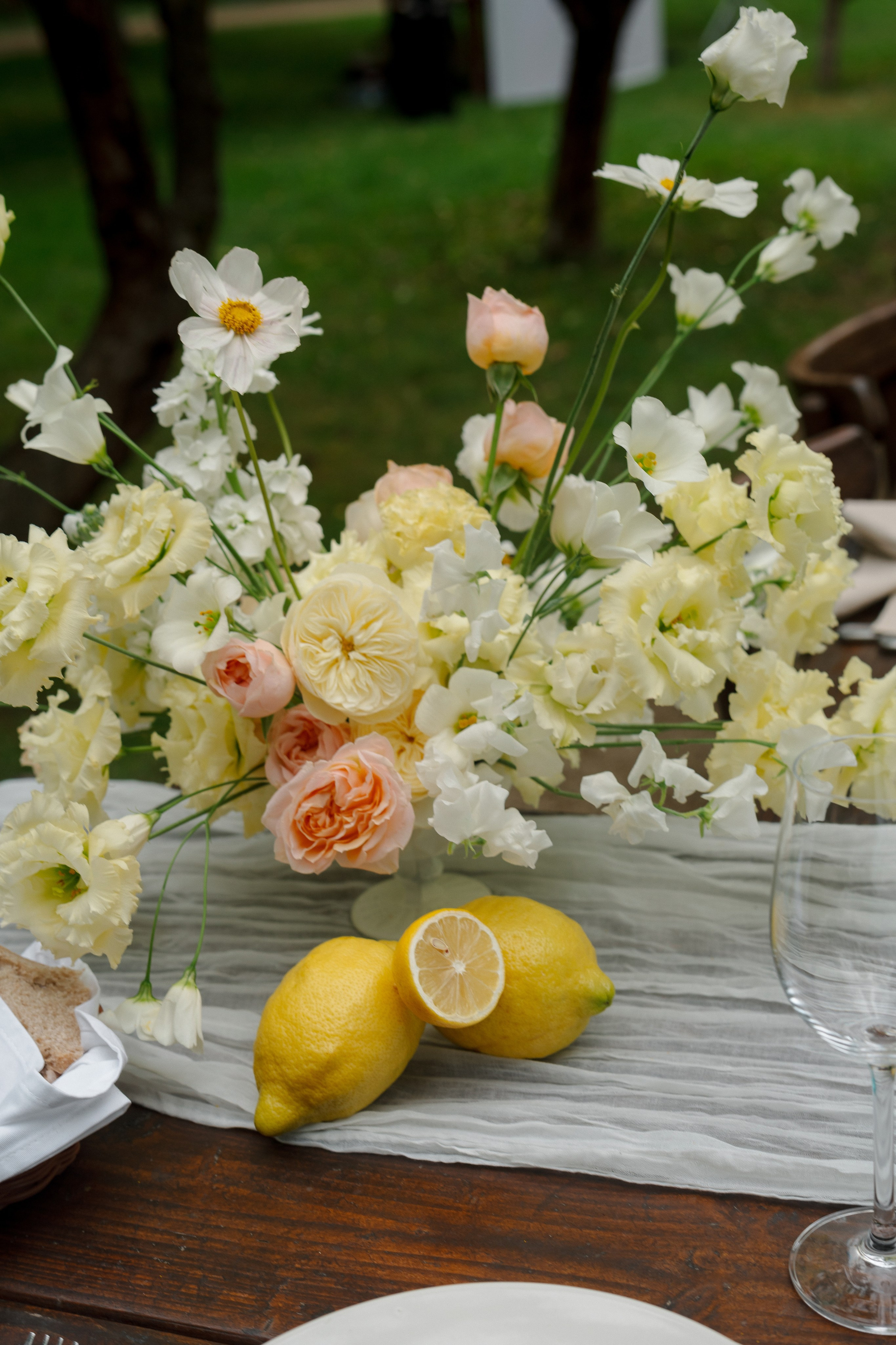 A Romantic Tuscan-Inspired Wedding in Czech Republic. Vitalie Varvarynets - Весільний фотограф Прага