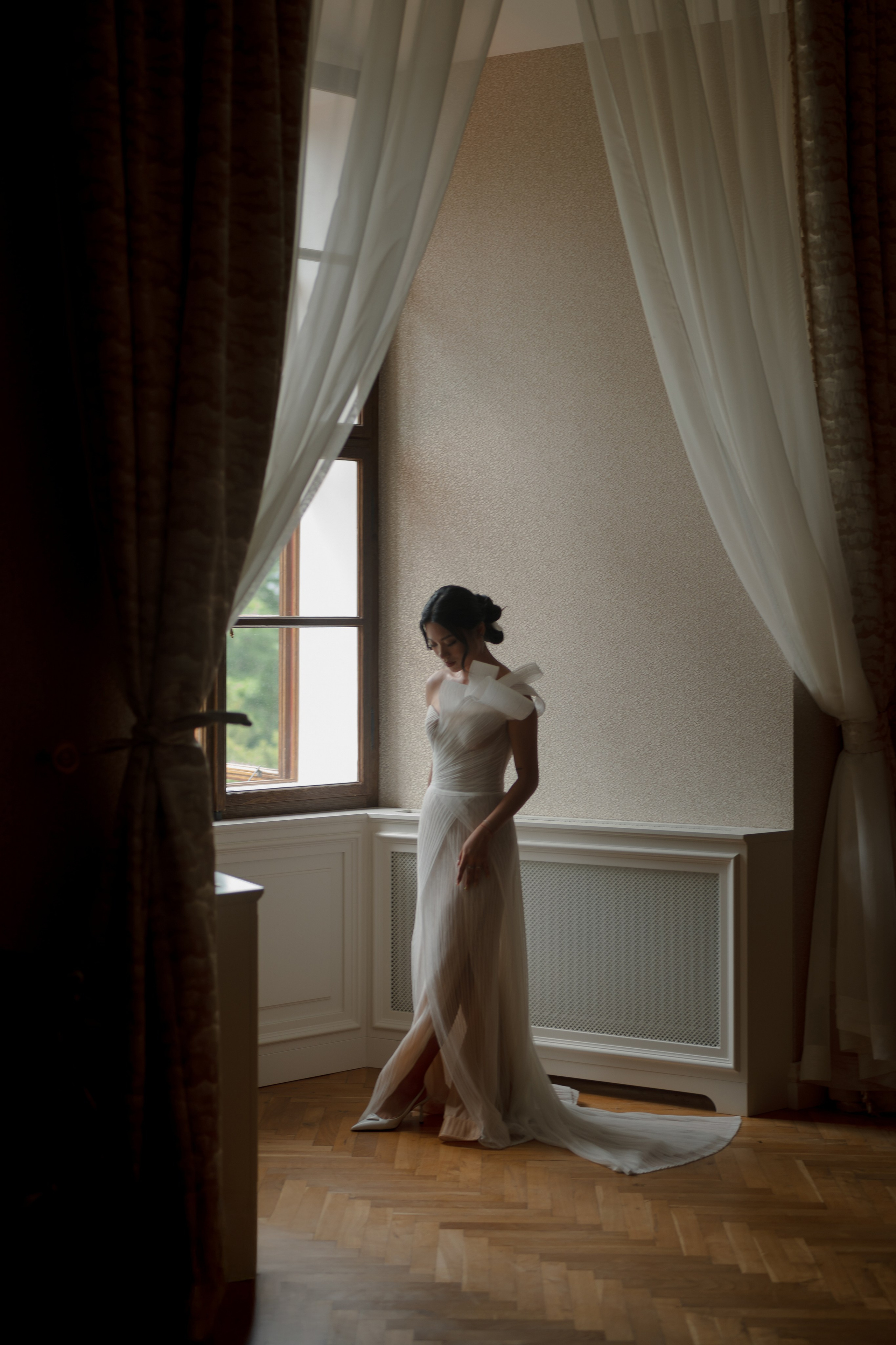 A Grand Asian Wedding at a Historic European Castle. Vitalie Varvarynets - Весільний фотограф Прага