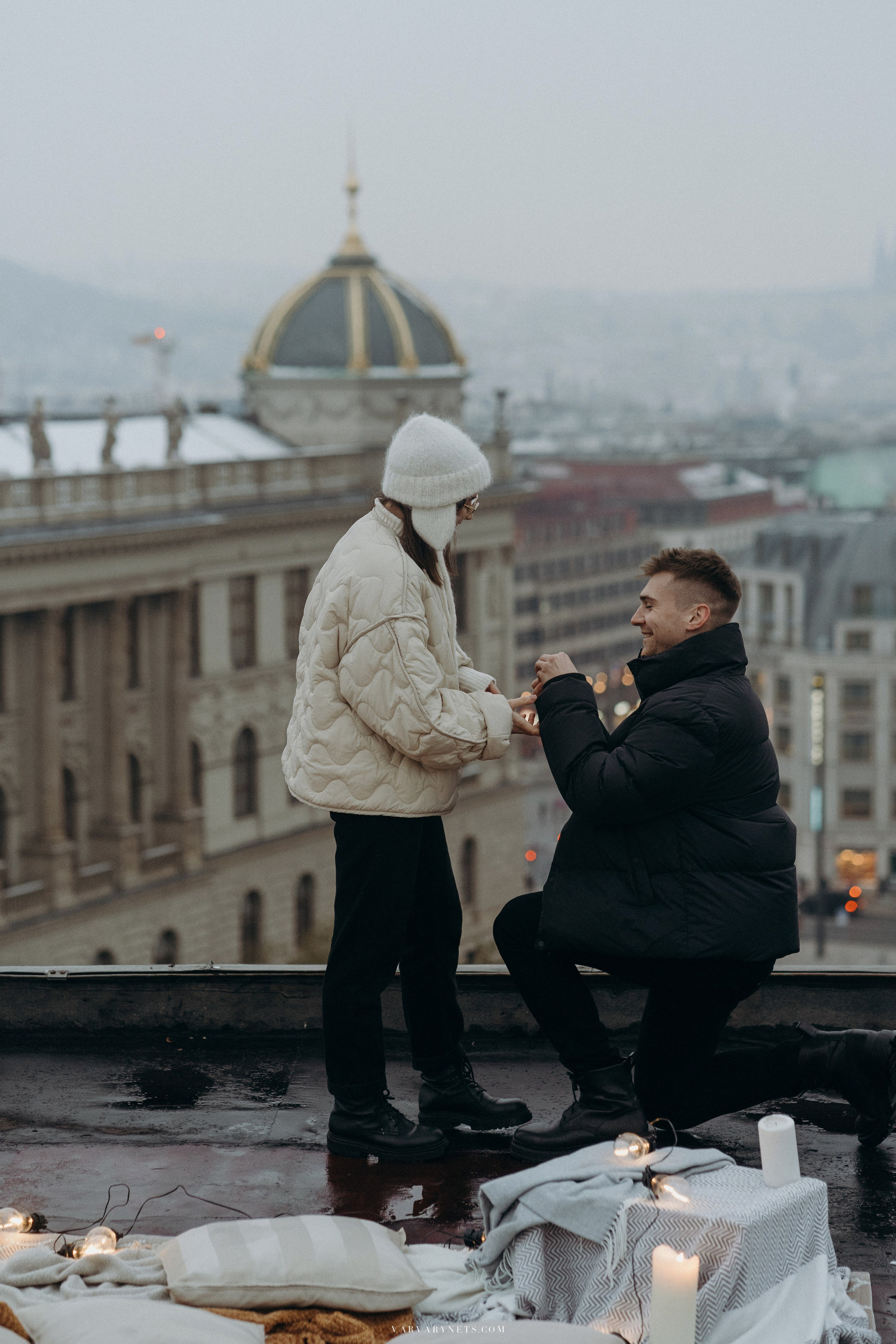 The magical proposal of hand and heart in enchanting Prague. Vitalie Varvarynets - Весільний фотограф Прага