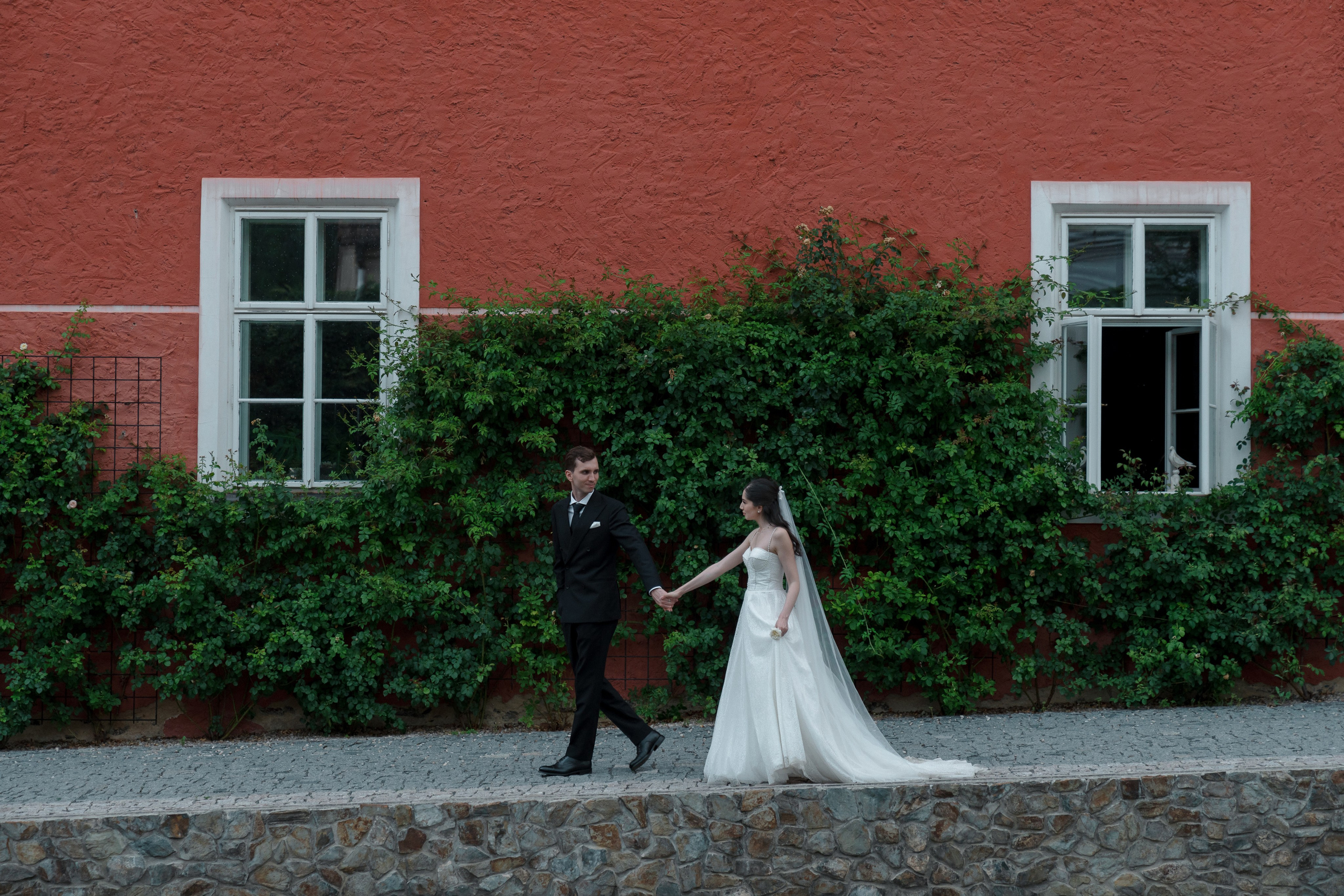 A Romantic Tuscan-Inspired Wedding in Czech Republic. Vitalie Varvarynets - Весільний фотограф Прага