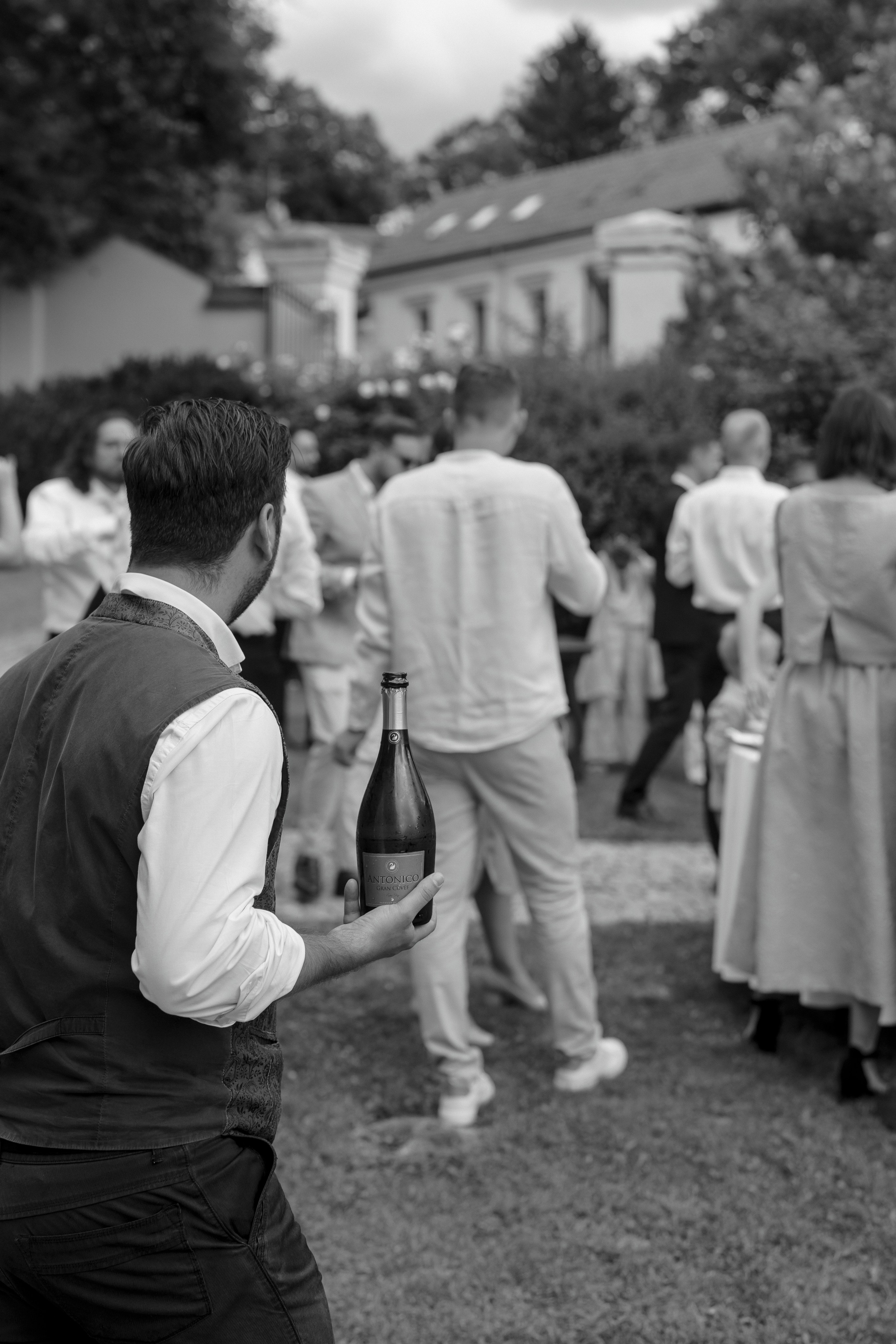 A Romantic Tuscan-Inspired Wedding in Czech Republic. Vitalie Varvarynets - Весільний фотограф Прага