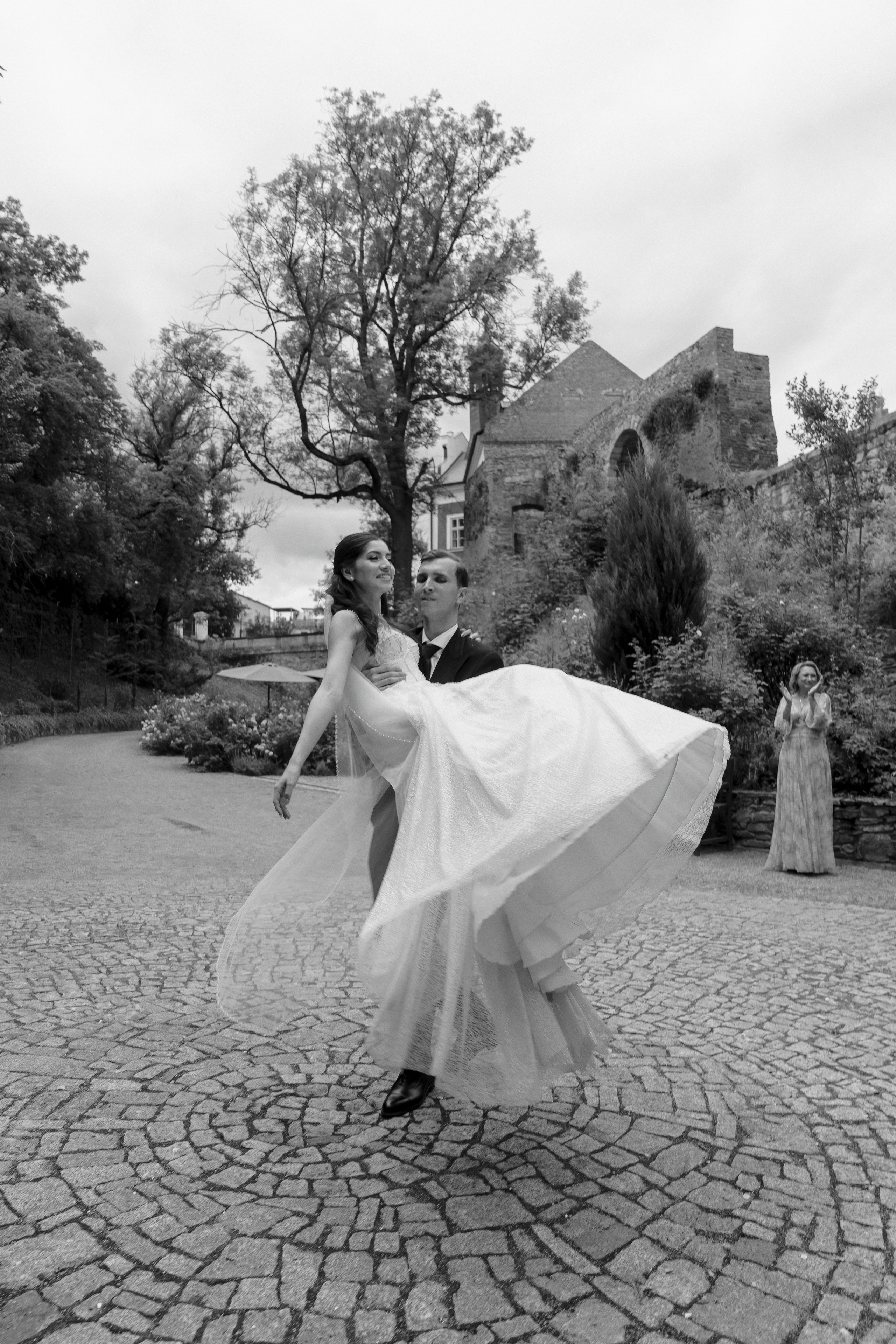 A Romantic Tuscan-Inspired Wedding in Czech Republic. Vitalie Varvarynets - Весільний фотограф Прага