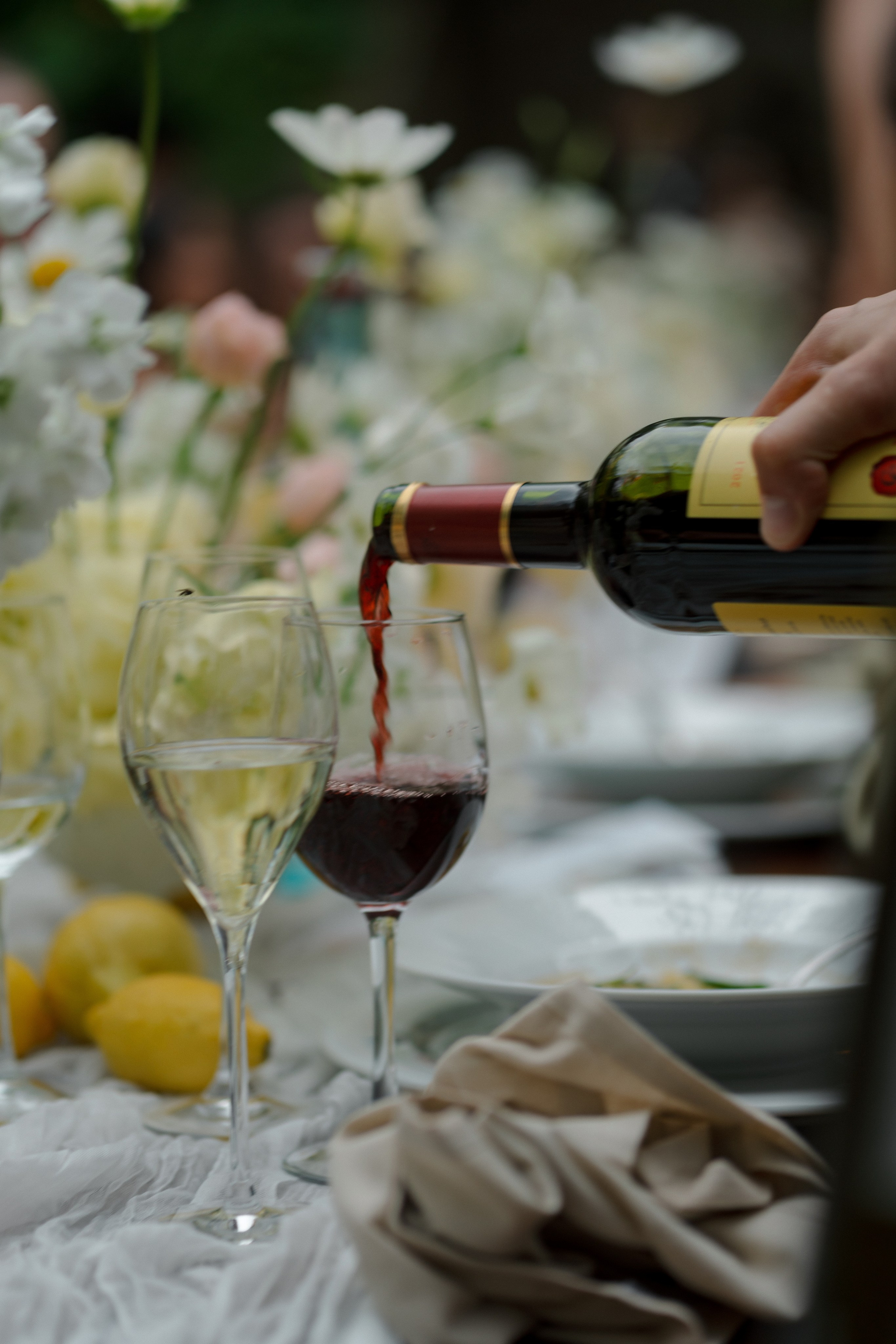 A Romantic Tuscan-Inspired Wedding in Czech Republic. Vitalie Varvarynets - Весільний фотограф Прага