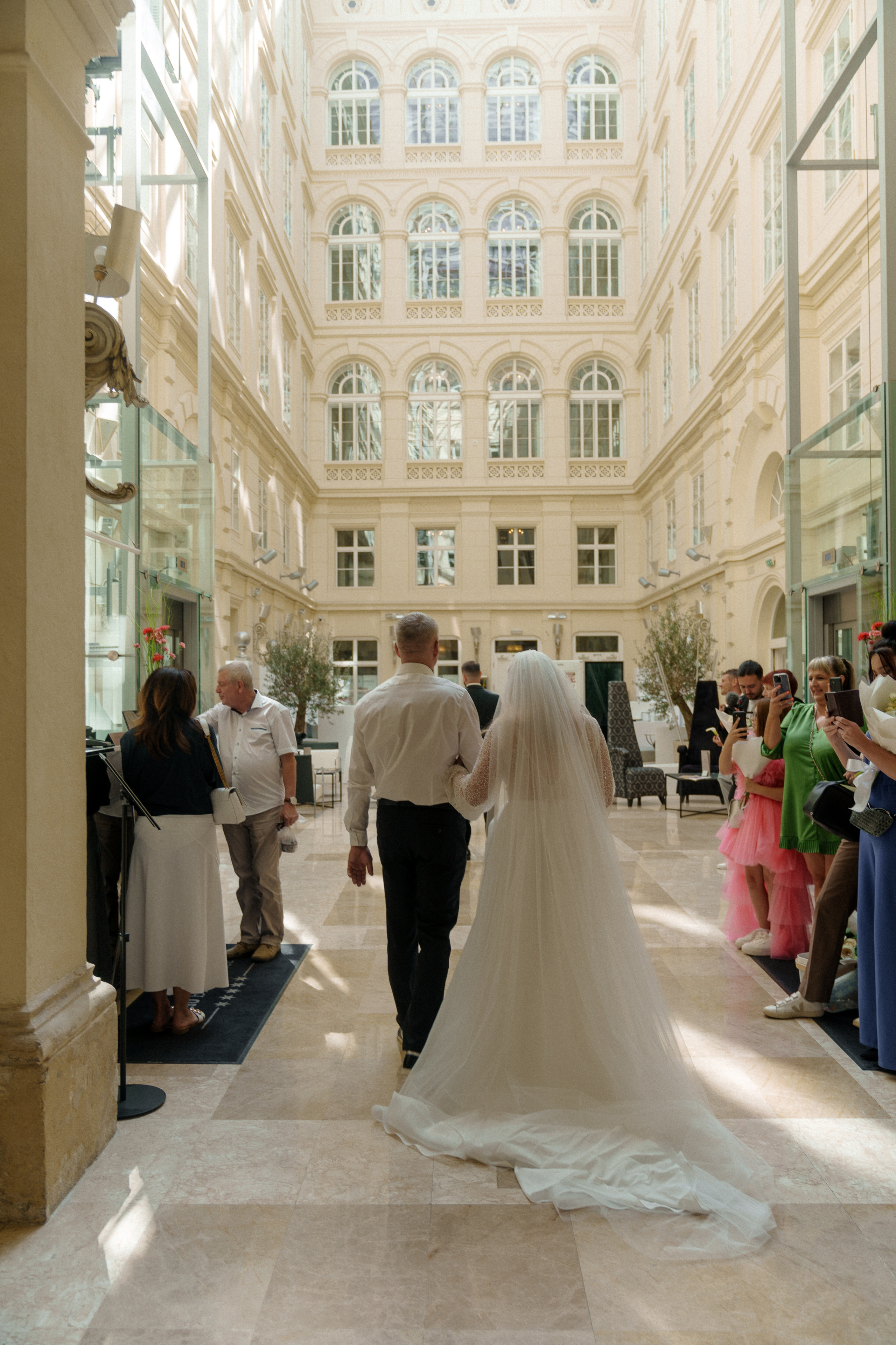 «Romance of Katherine and Maxim: Vienna Empire Captured». Vitalie Varvarynets - Весільний фотограф Прага