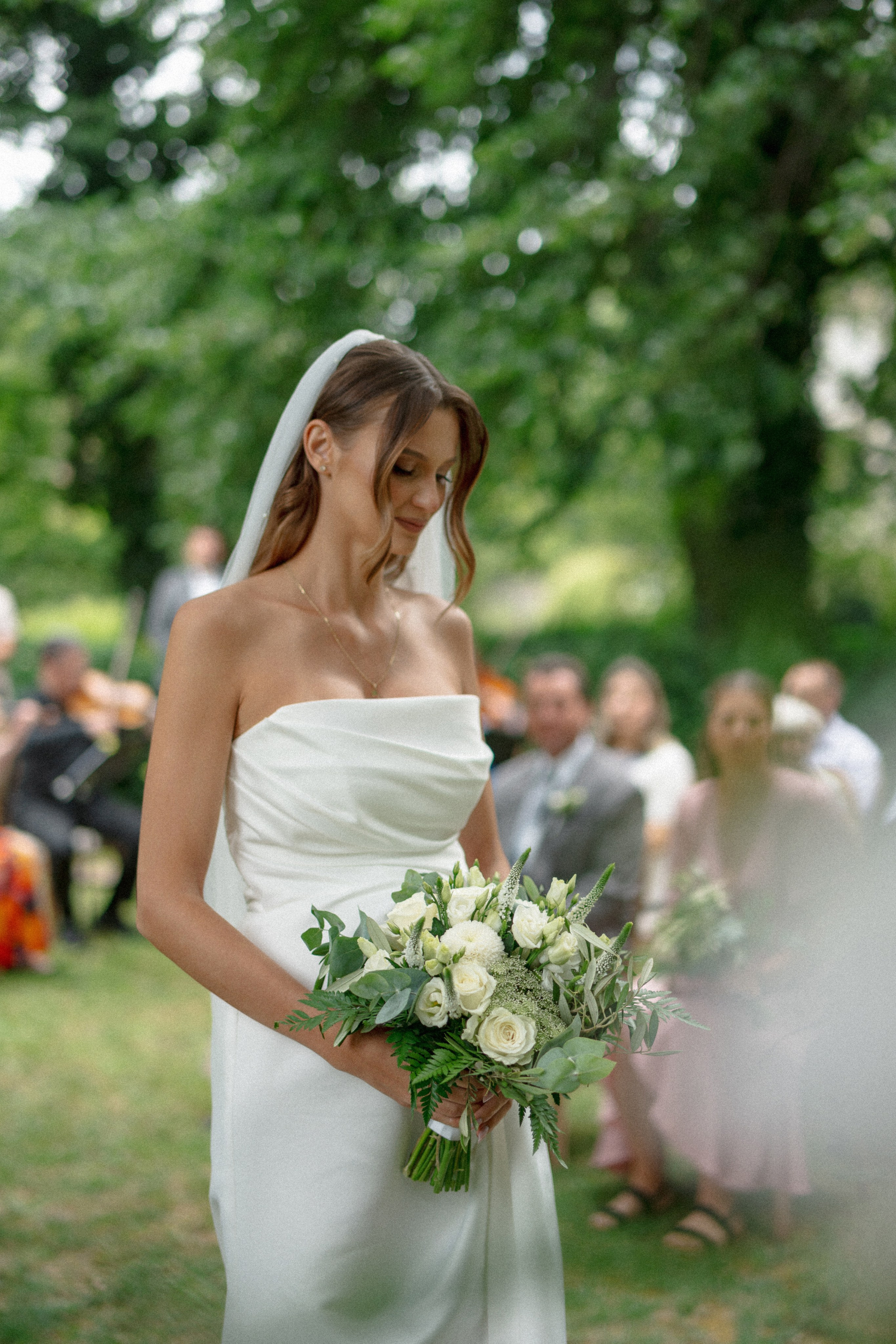 Vintage Charm: Markéta and Michal’s Wedding at Château Třebešice. Vitalie Varvarynets - Весільний фотограф Прага
