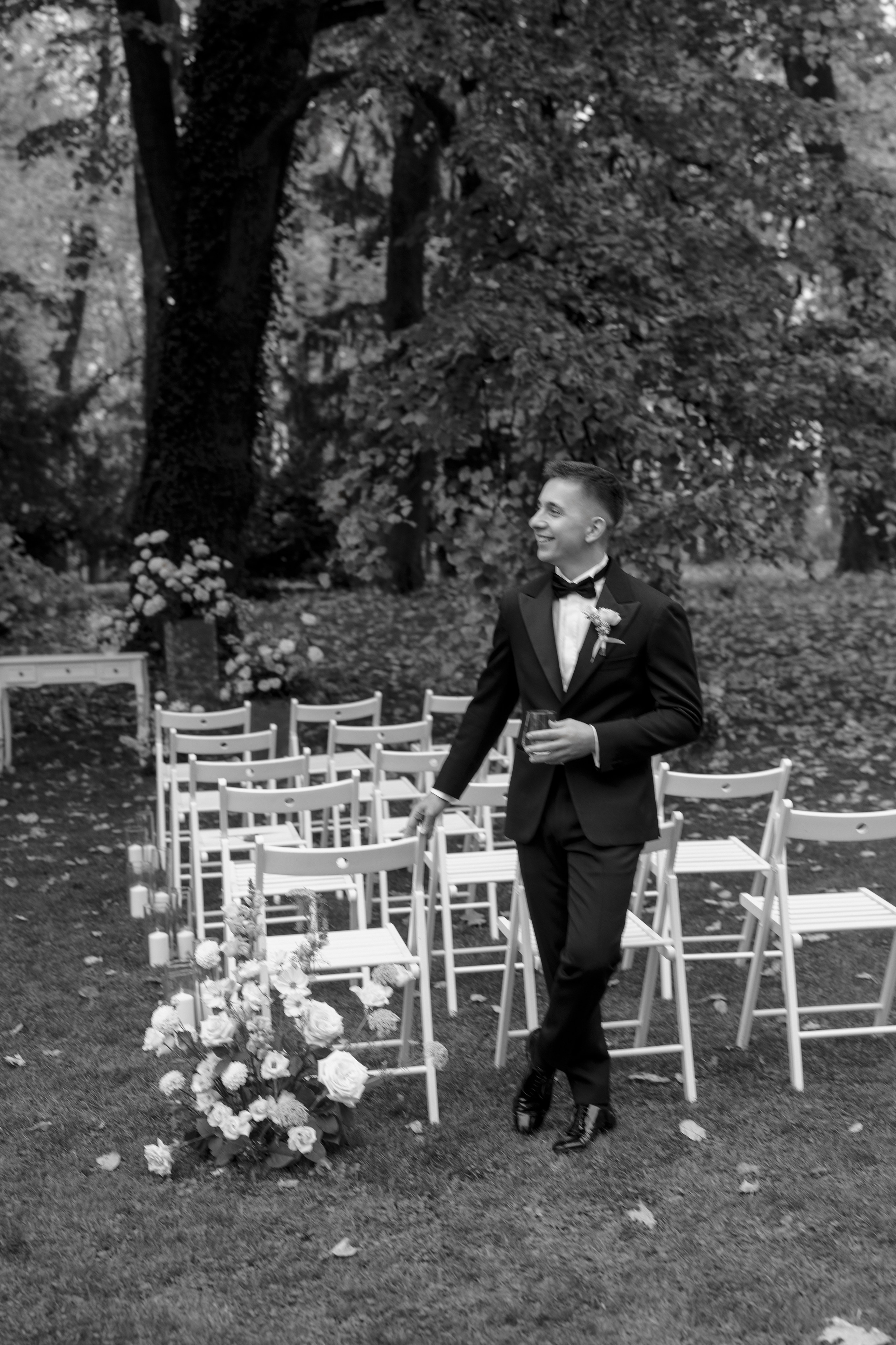 Luxury Wedding Photography | Golden Autumn at Ratměřice Castle. Vitalie Varvarynets — Prague Wedding Photographer