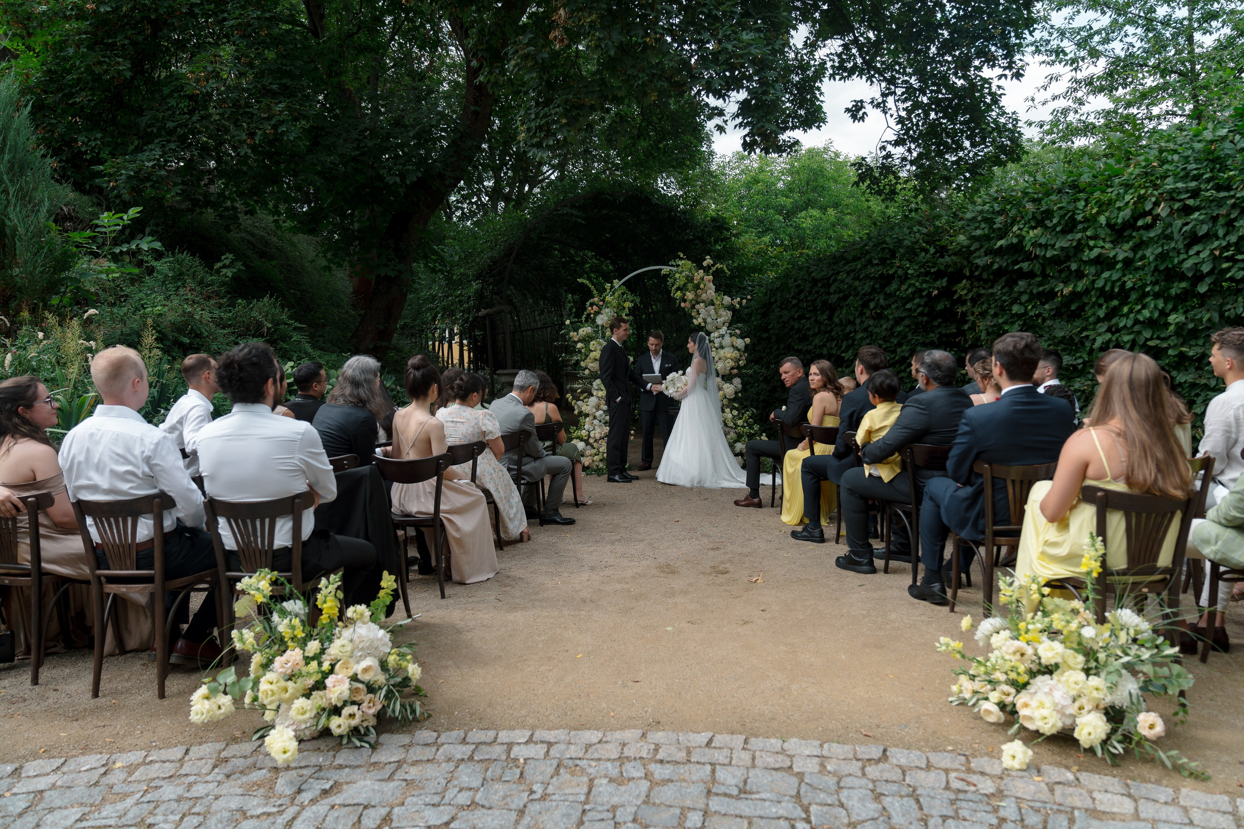 A Romantic Tuscan-Inspired Wedding in Czech Republic. Vitalie Varvarynets - Весільний фотограф Прага